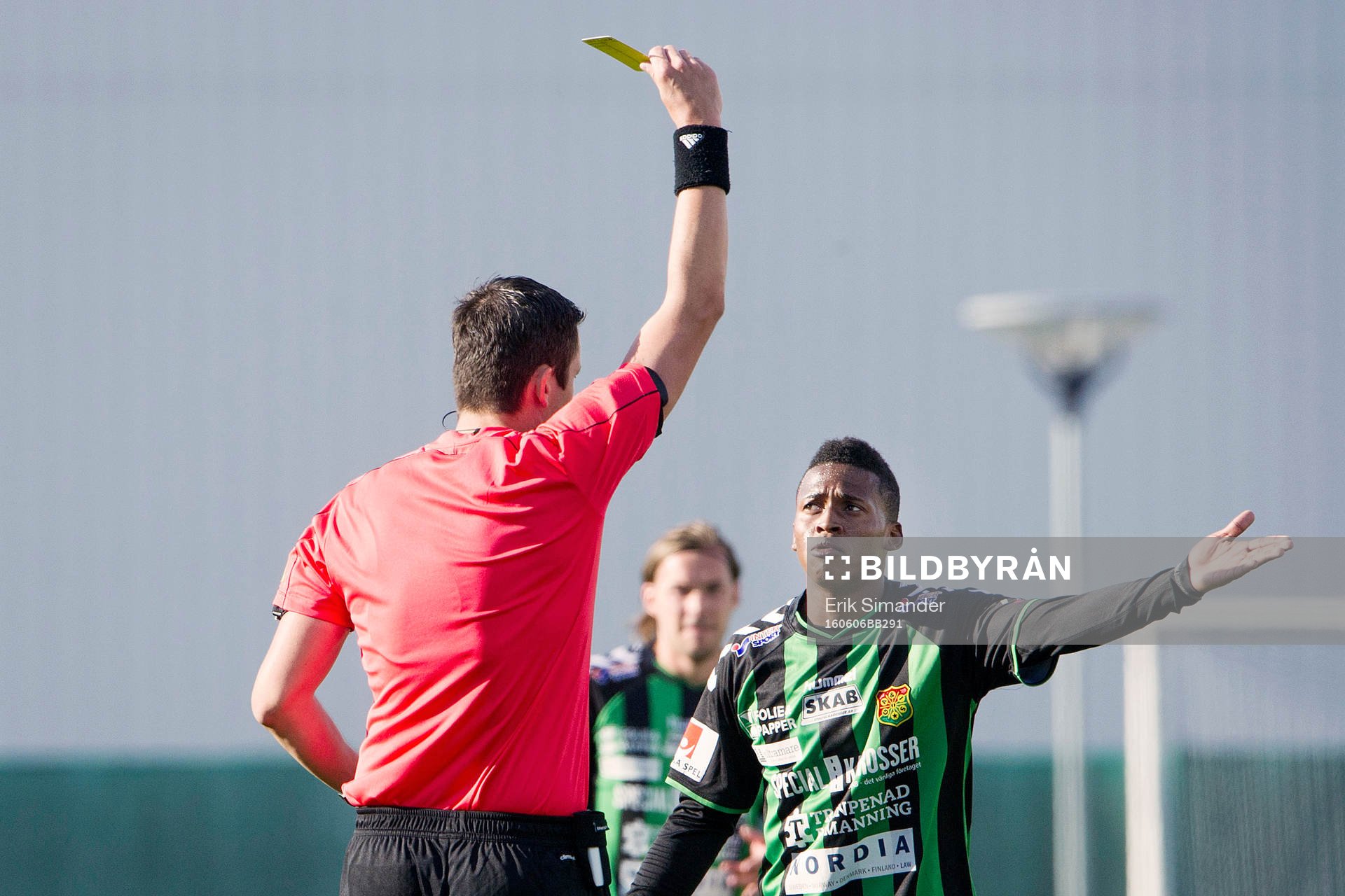 GAIS Luther Singh tilldelas ett gult kort