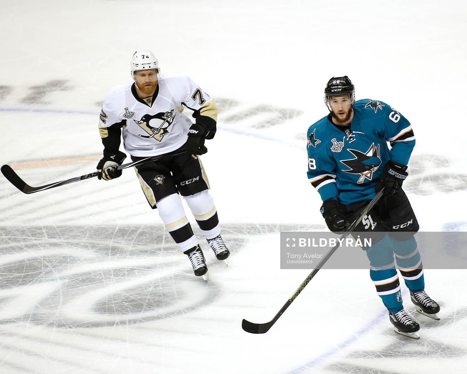 Pittsburgh Penguins right wing Patric Hörnqvist (72) and