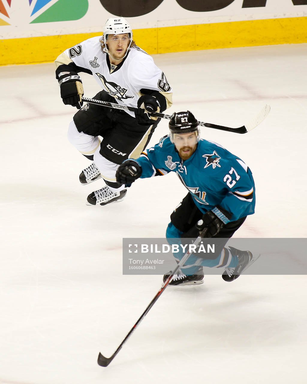 Pittsburgh Penguins left wing Carl Hagelin (62)