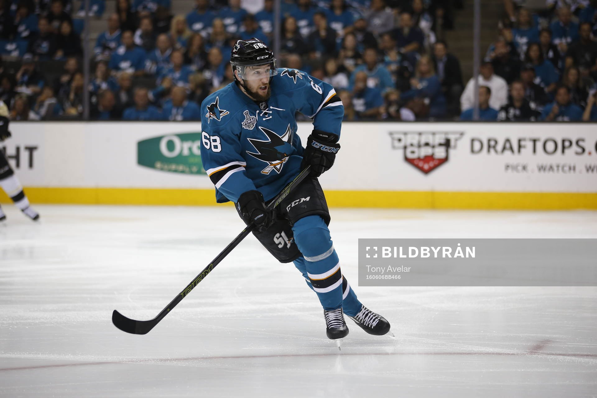 San Jose Sharks right wing Melker Karlsson (68)