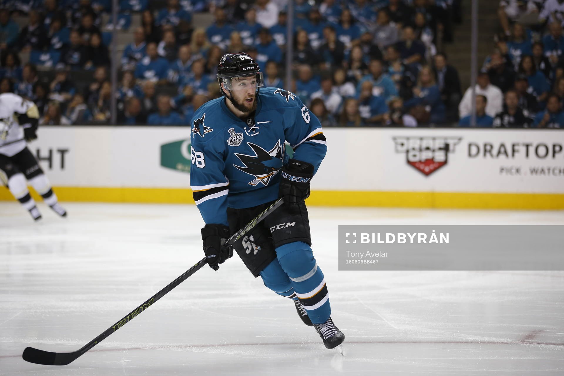 San Jose Sharks right wing Melker Karlsson (68)