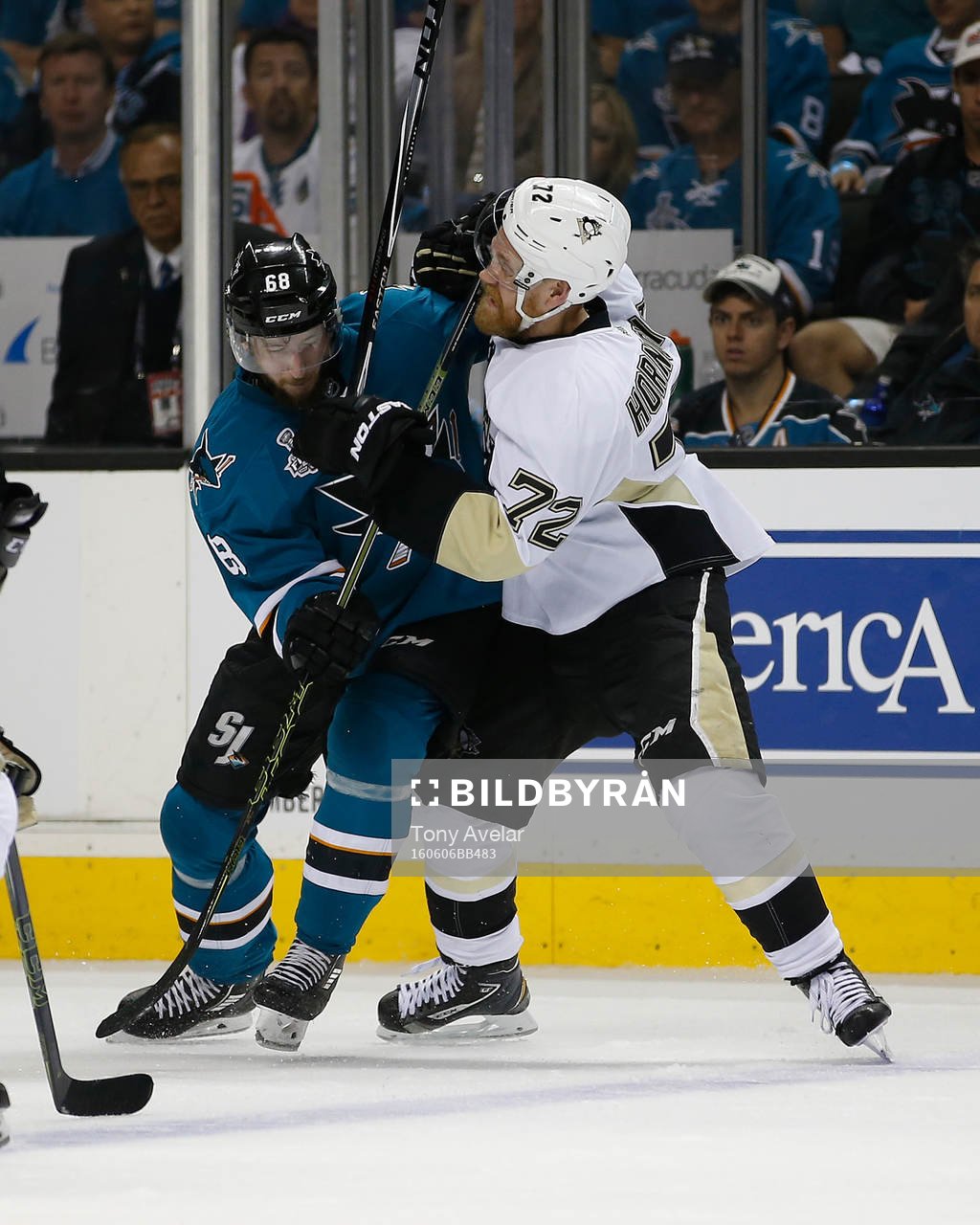 Pittsburgh Penguins right wing Patric Hörnqvist (72)