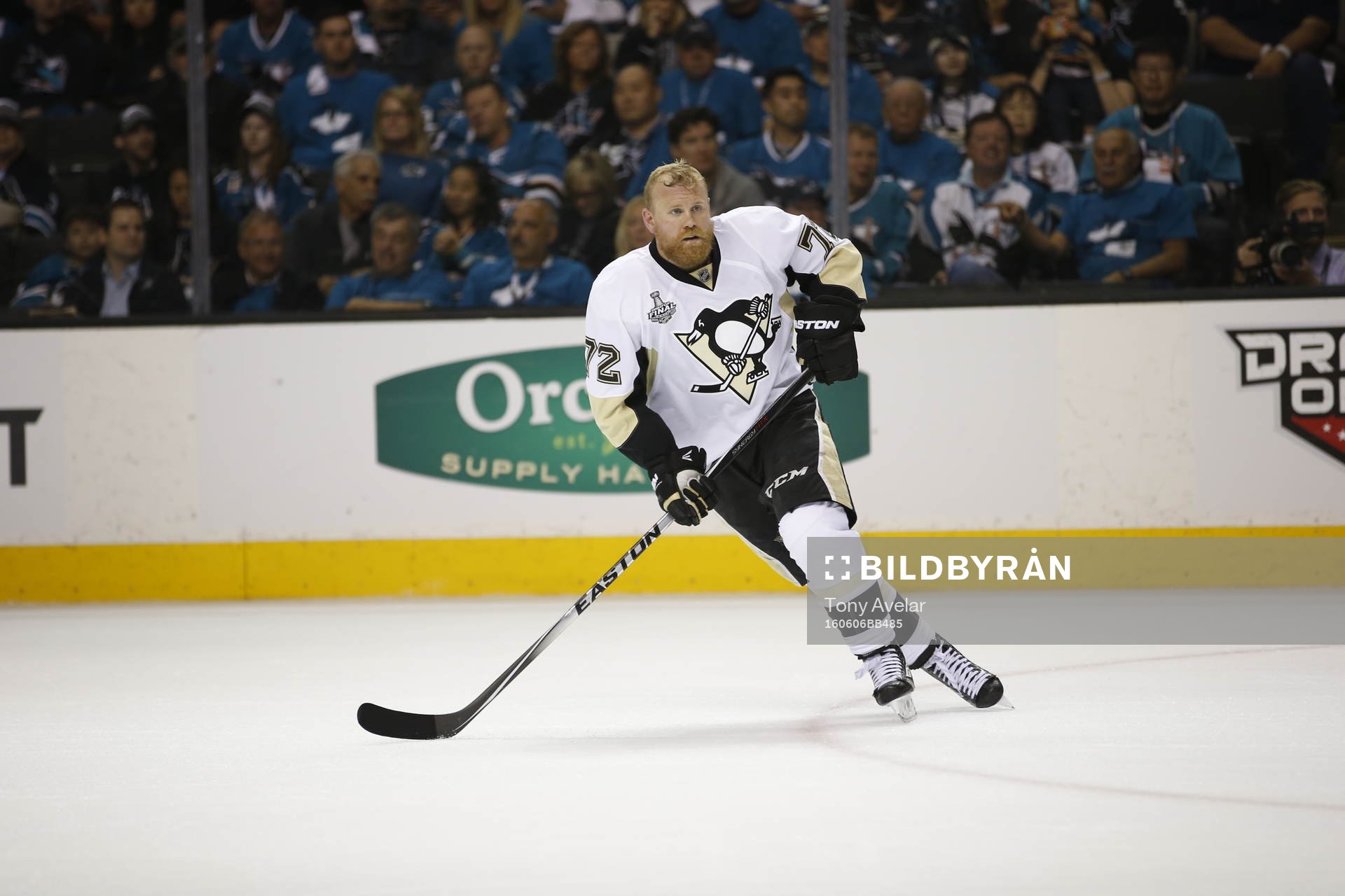 Pittsburgh Penguins right wing Patric Hörnqvist (72)
