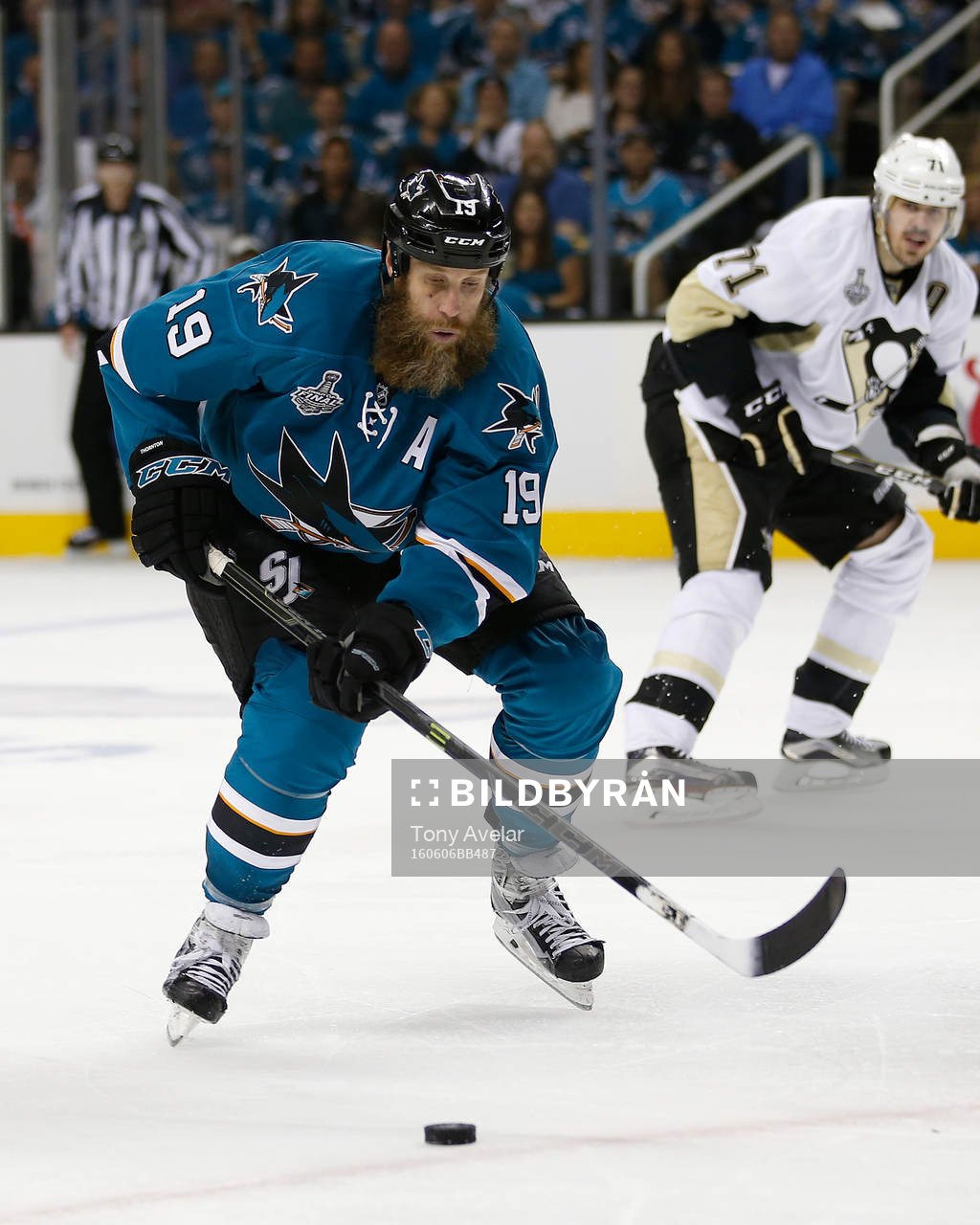 San Jose Sharks center Joe Thornton (19)