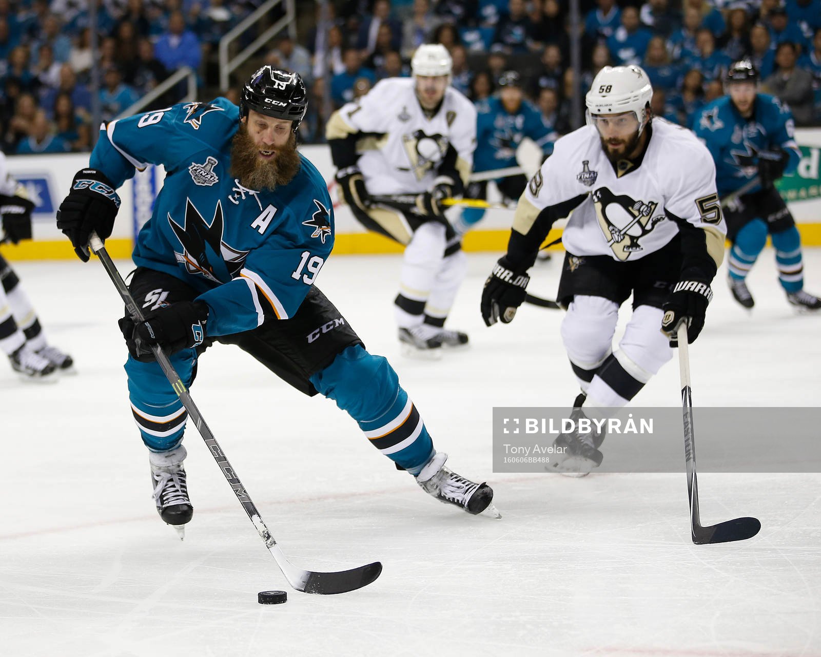 San Jose Sharks center Joe Thornton (19) and Pittsburgh