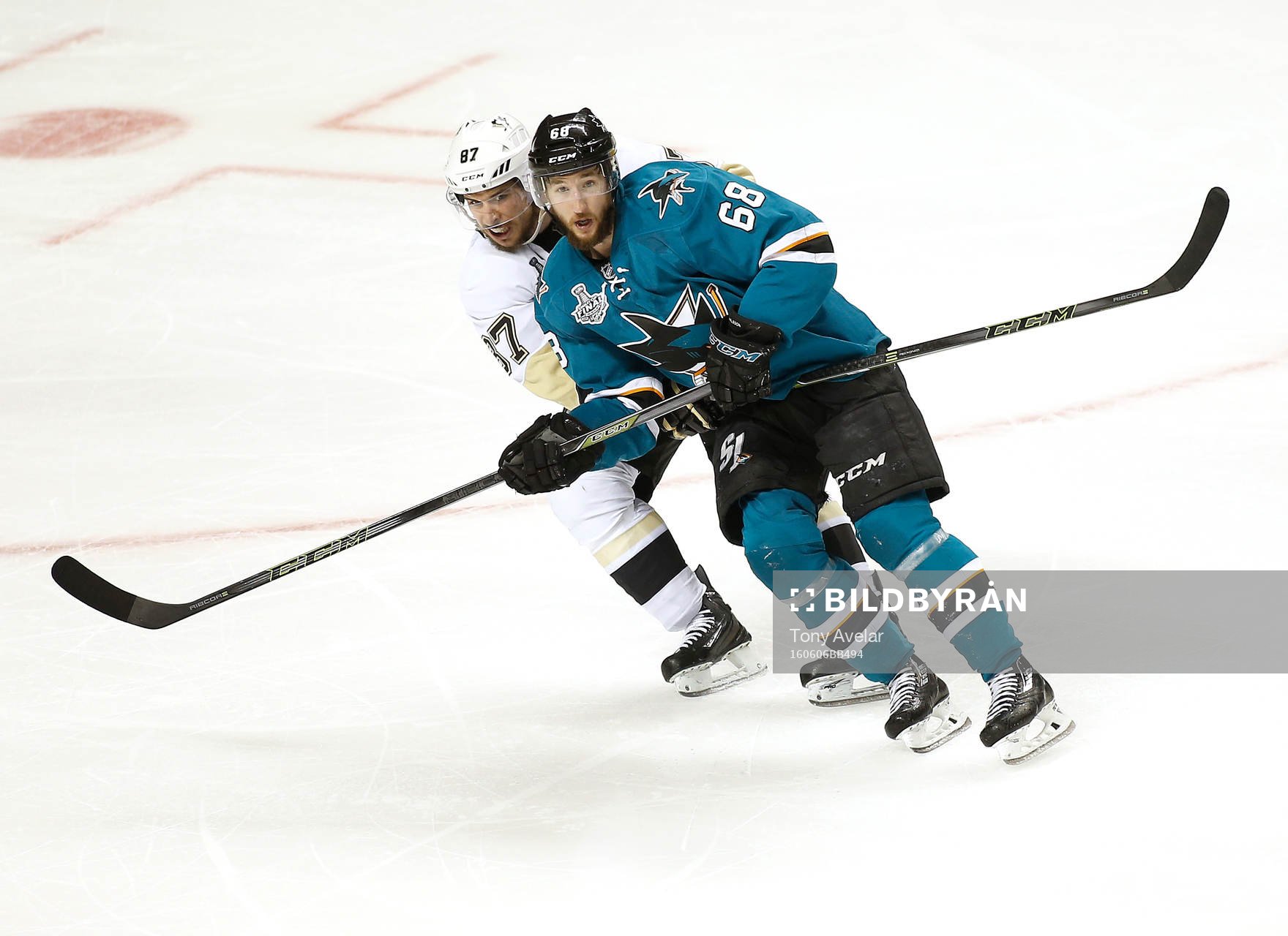 San Jose Sharks right wing Melker Karlsson (68)
