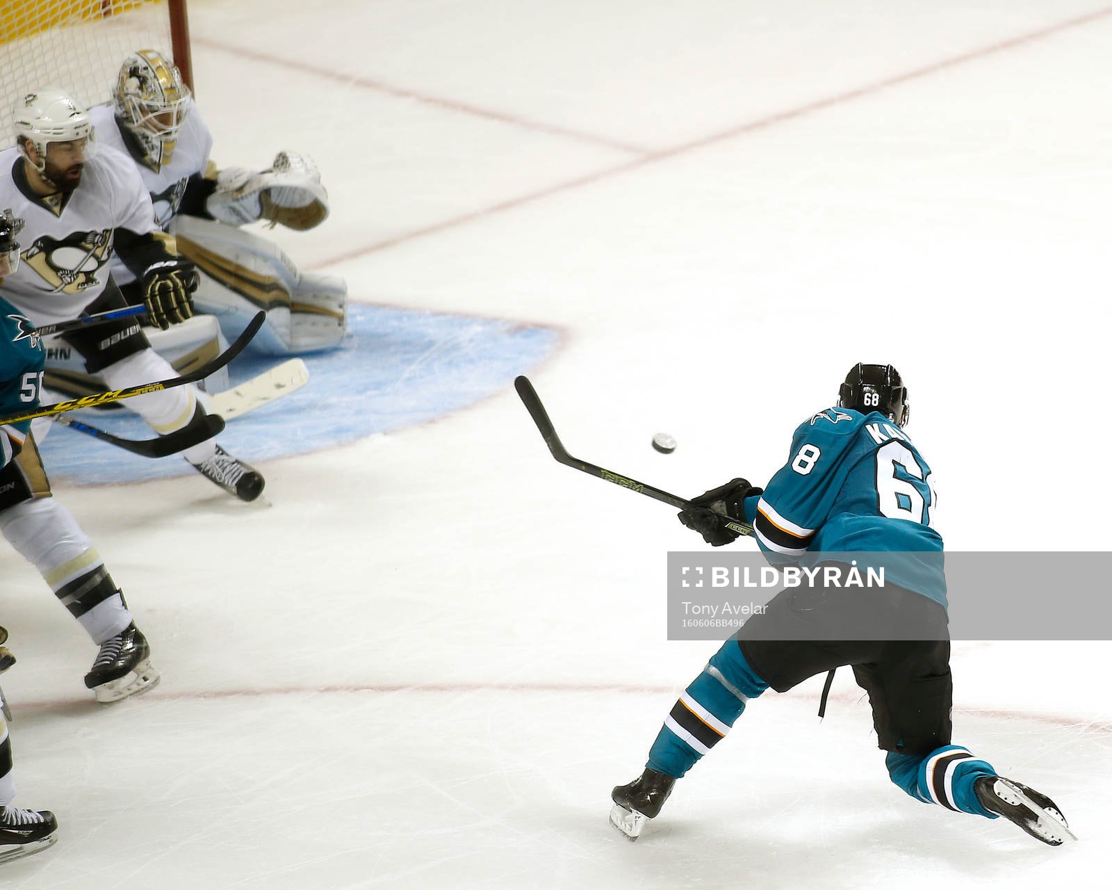 San Jose Sharks right wing Melker Karlsson (68) scores a