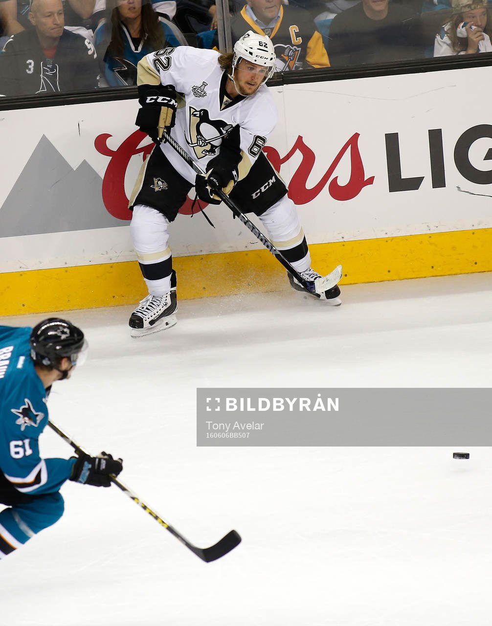 Pittsburgh Penguins left wing Carl Hagelin (62)