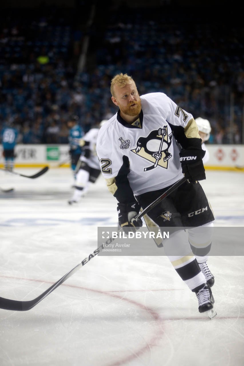 Pittsburgh Penguins right wing Patric Hörnqvist (72)