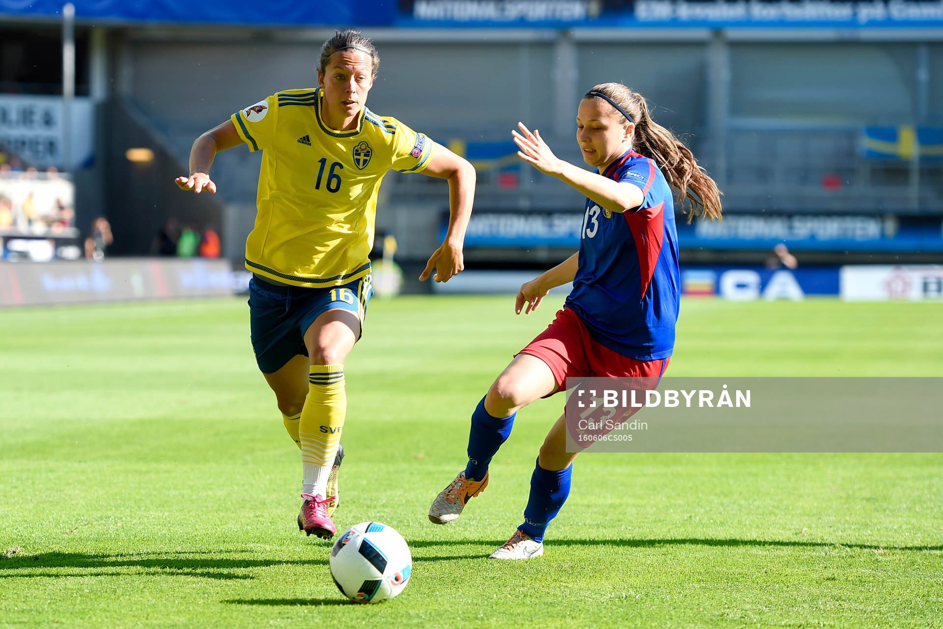 Sveriges Lina Nilsson och Moldaviens Violeta Mitul