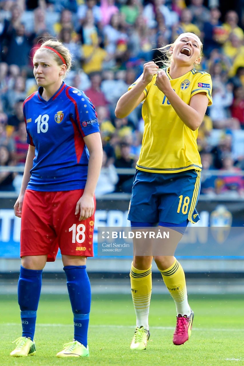Sveriges Fridolina Rolfö jublar efter 3-0 under EM-kvalmatchen i fotboll mellan Sverige och Moldavien den 6 juni 2016 i Göteborg.