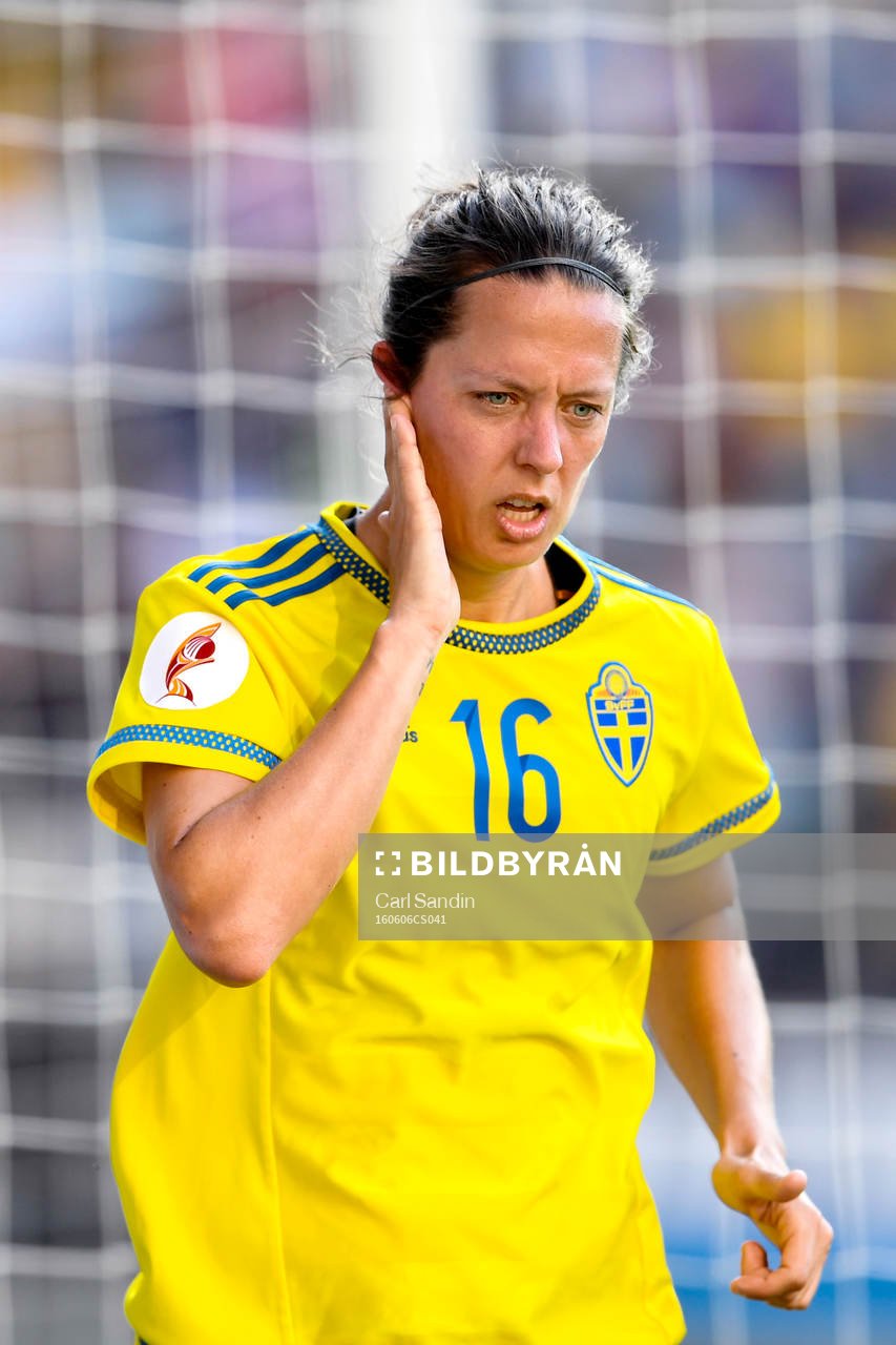Sveriges Lina Nilsson tar sig för huvudet