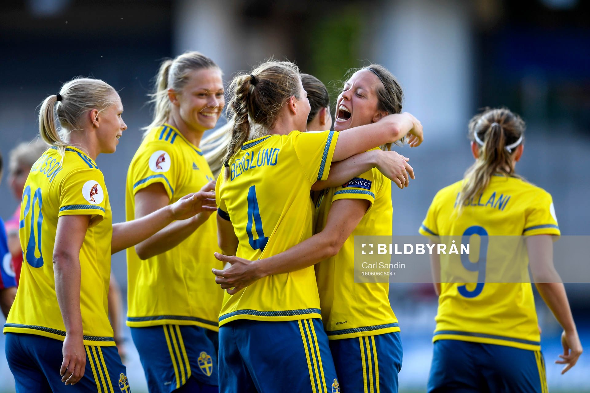 Sveriges Emma Berglund och Lina Nilsson jublar