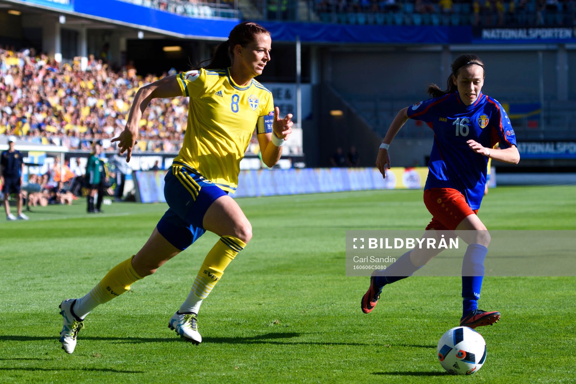 Sveriges Lotta Schelin och Moldaviens Nadejda Vasilica