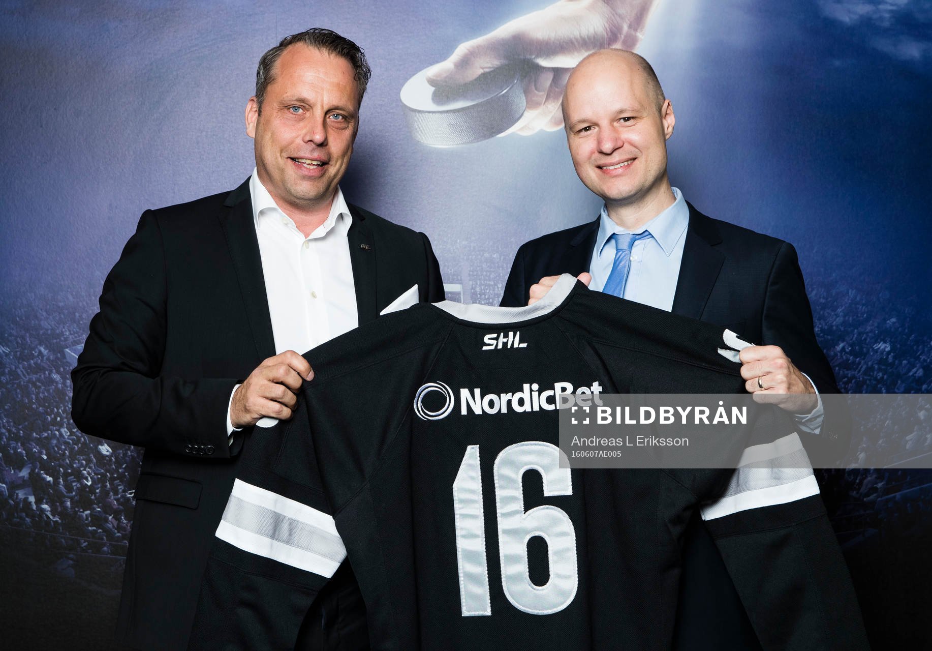 Jörgen Lindgren, vd SHL, och Jesper Svensson, kommersiell