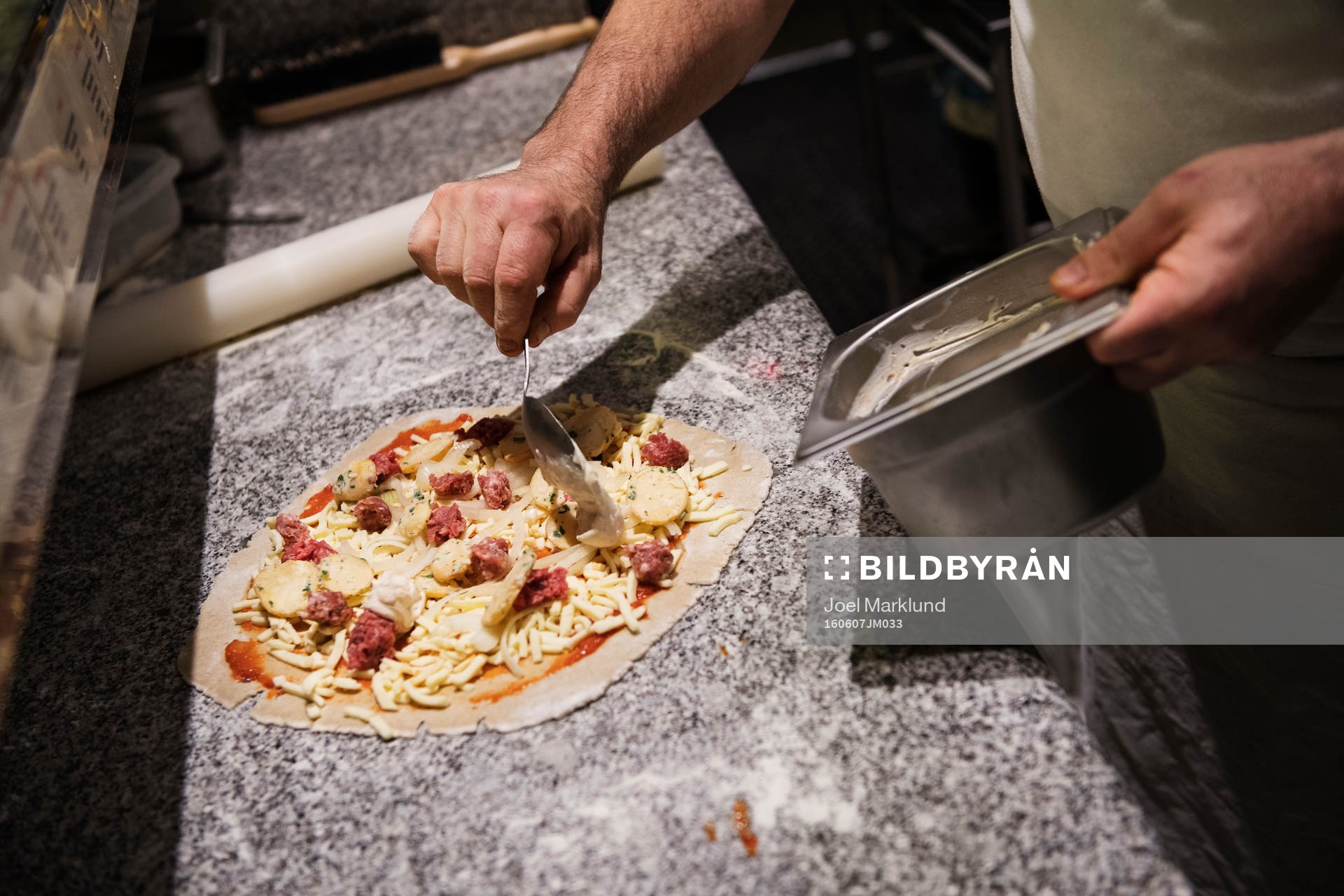 Pizzabagaren Philippe Kervella lagar en pizza kallad Pizza