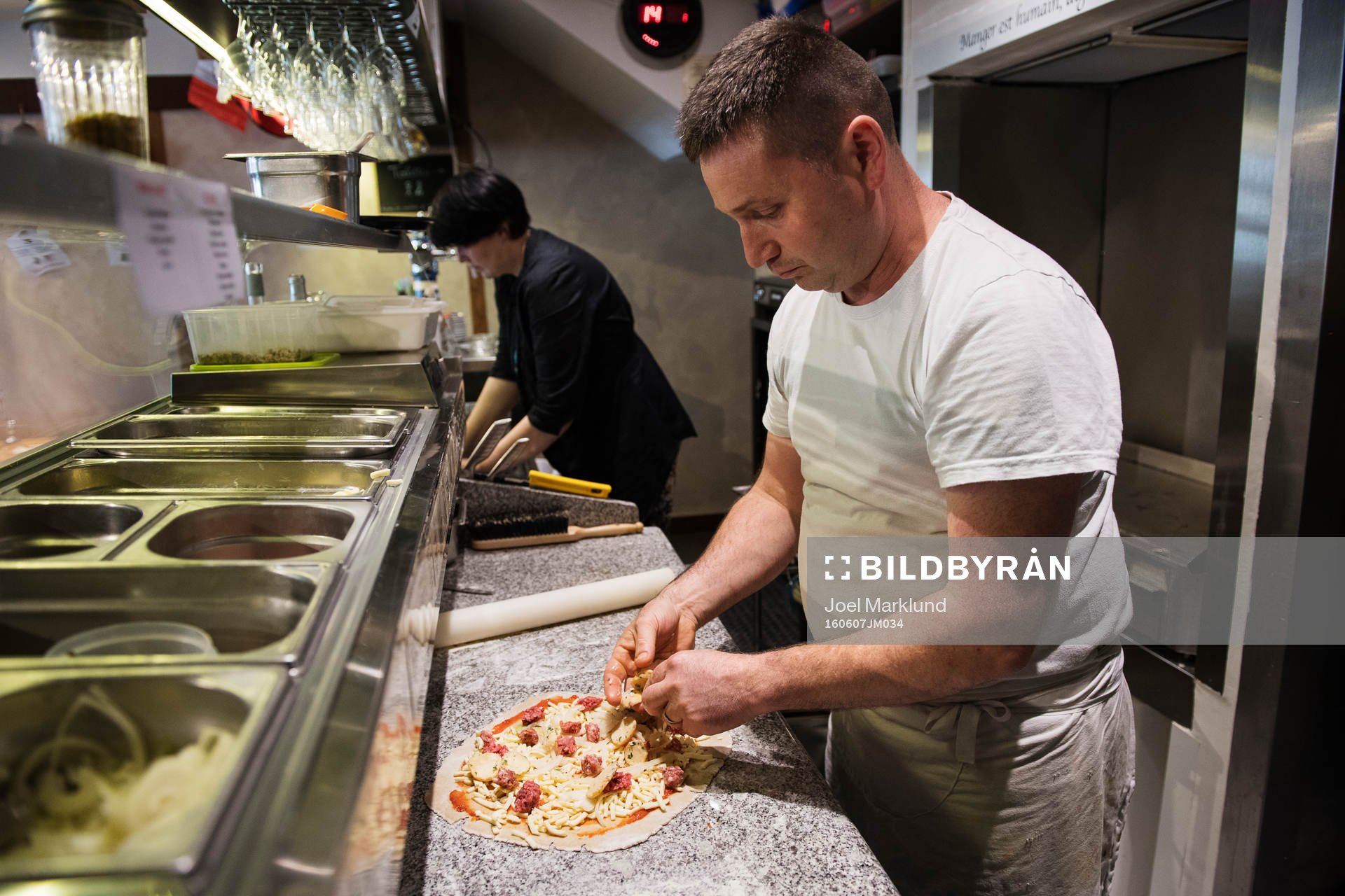 Pizzabagaren Philippe Kervella lagar en pizza kallad Pizza