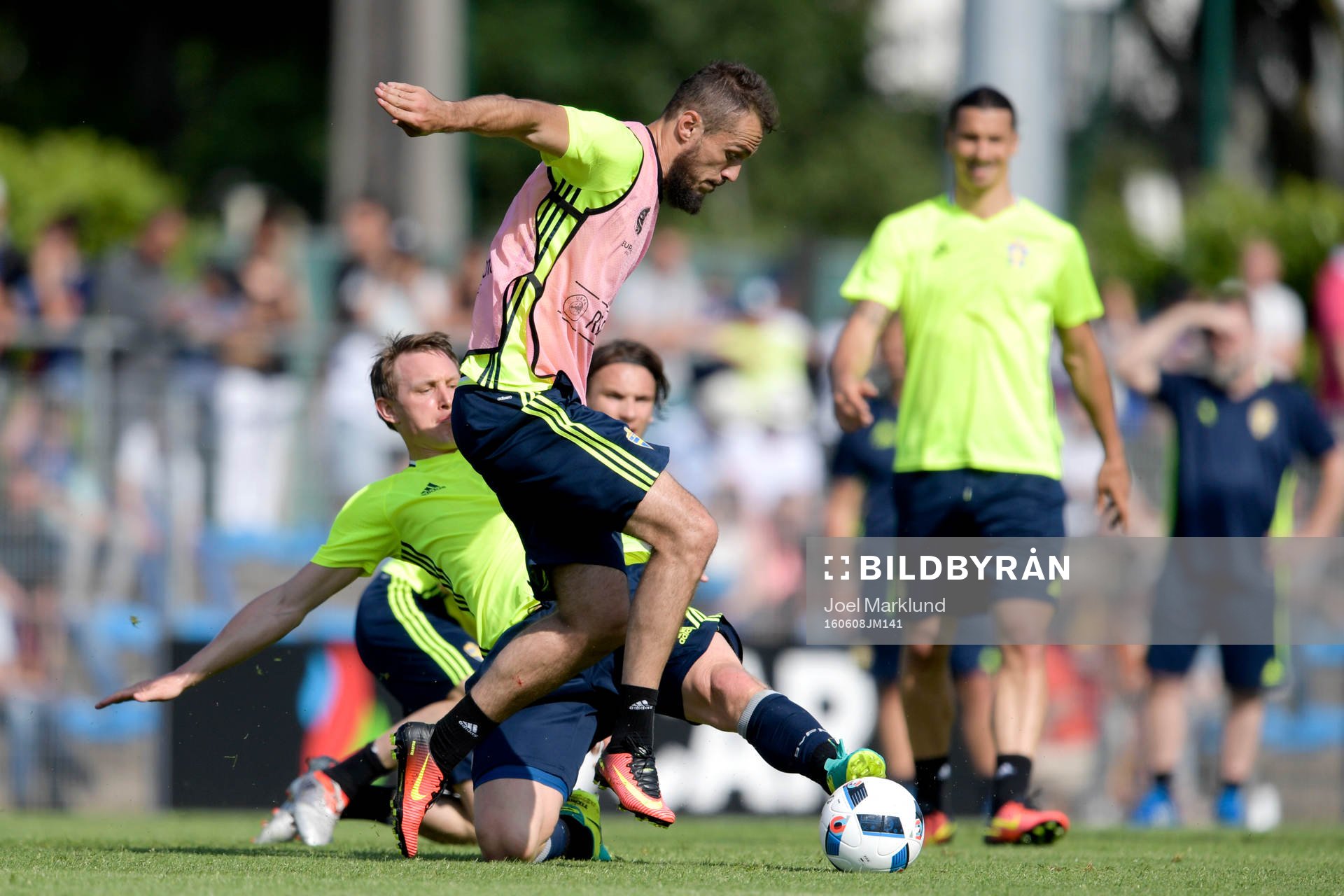 Sveriges Kim Källström och Emir Kujovic