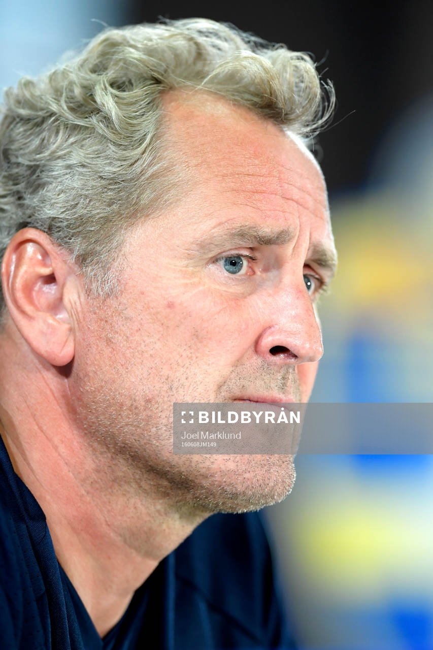 Sveriges förbundskapten Erik Hamrén under Sveriges fotbollslandslags presskonferens inför fotbolls-EM den 8 juni 2016 i Saint-Nazaire.