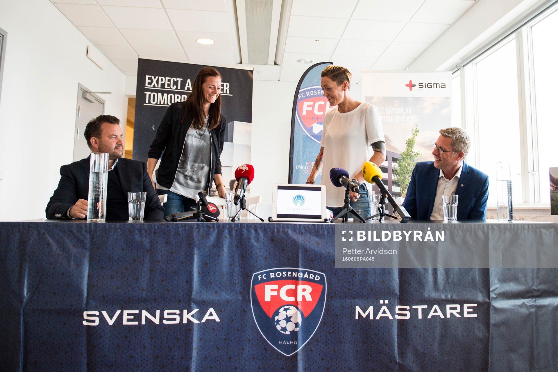 Tränare Jack Majgaard Jensen, nyförvärvet Lotta Schelin,