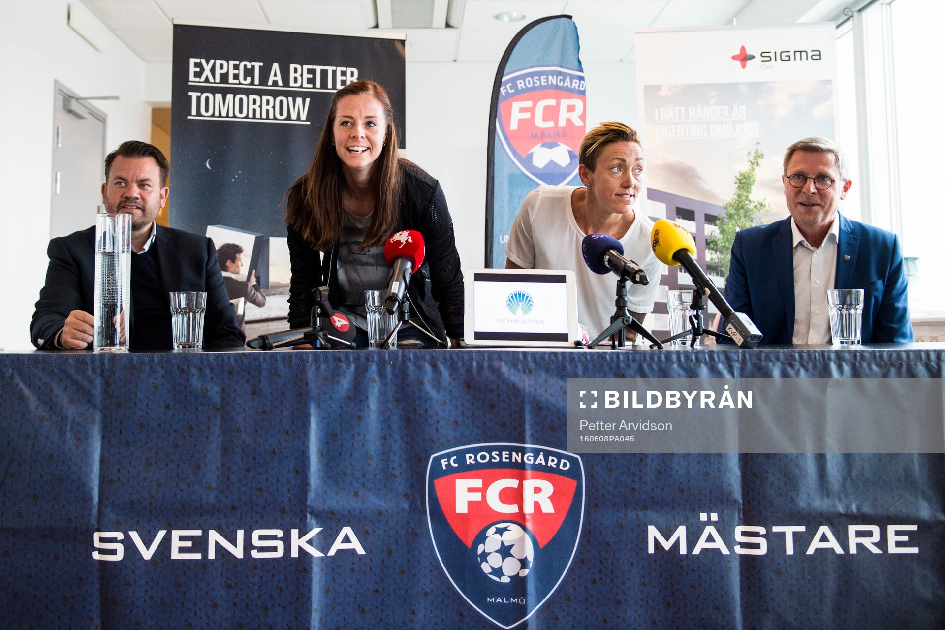 Tränare Jack Majgaard Jensen, nyförvärvet Lotta Schelin,