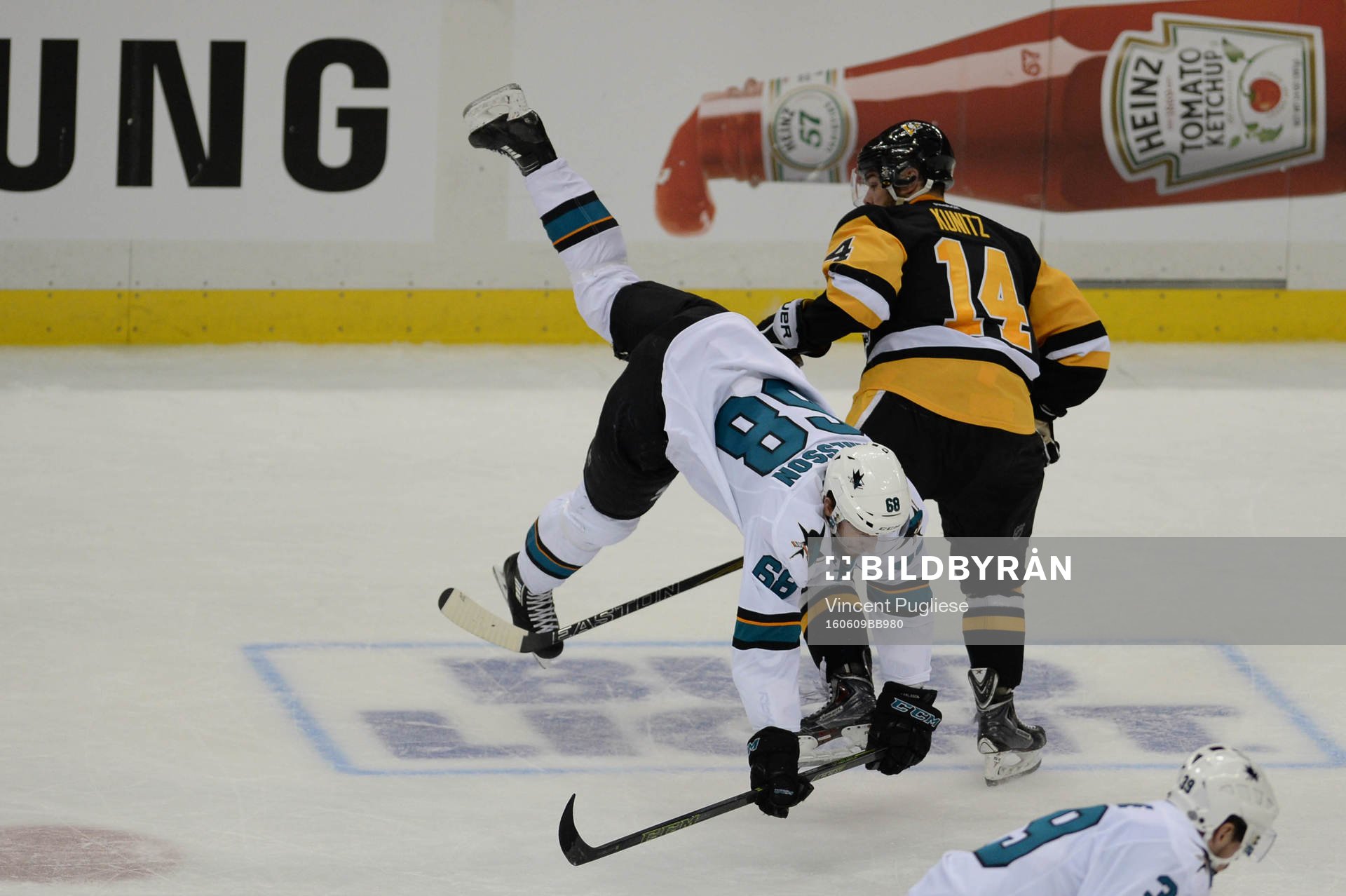 Pittsburgh Penguins left winger Chris Kunitz (14) checks