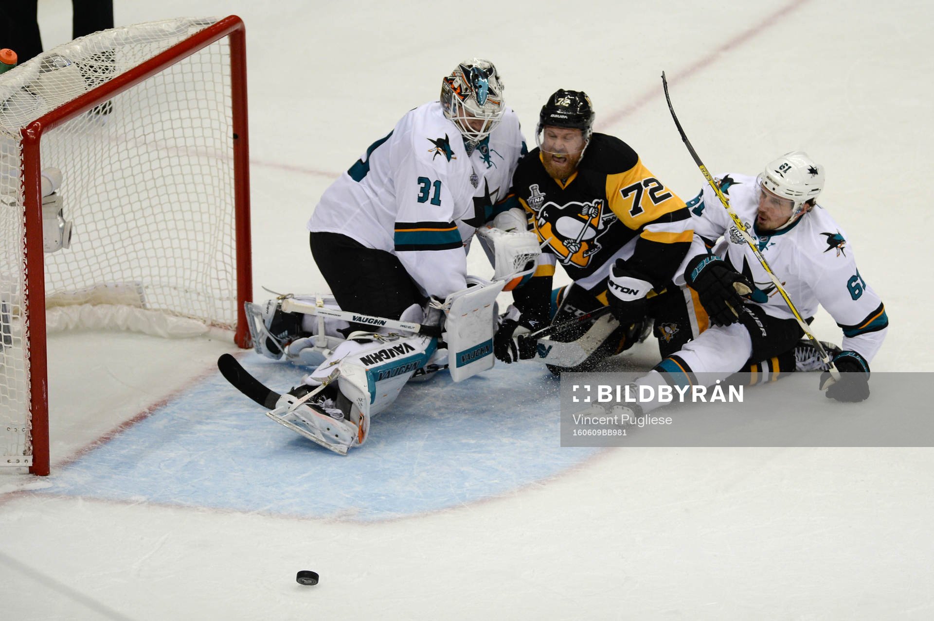 Pittsburgh Penguins right winger Patric Hörnqvist (72)