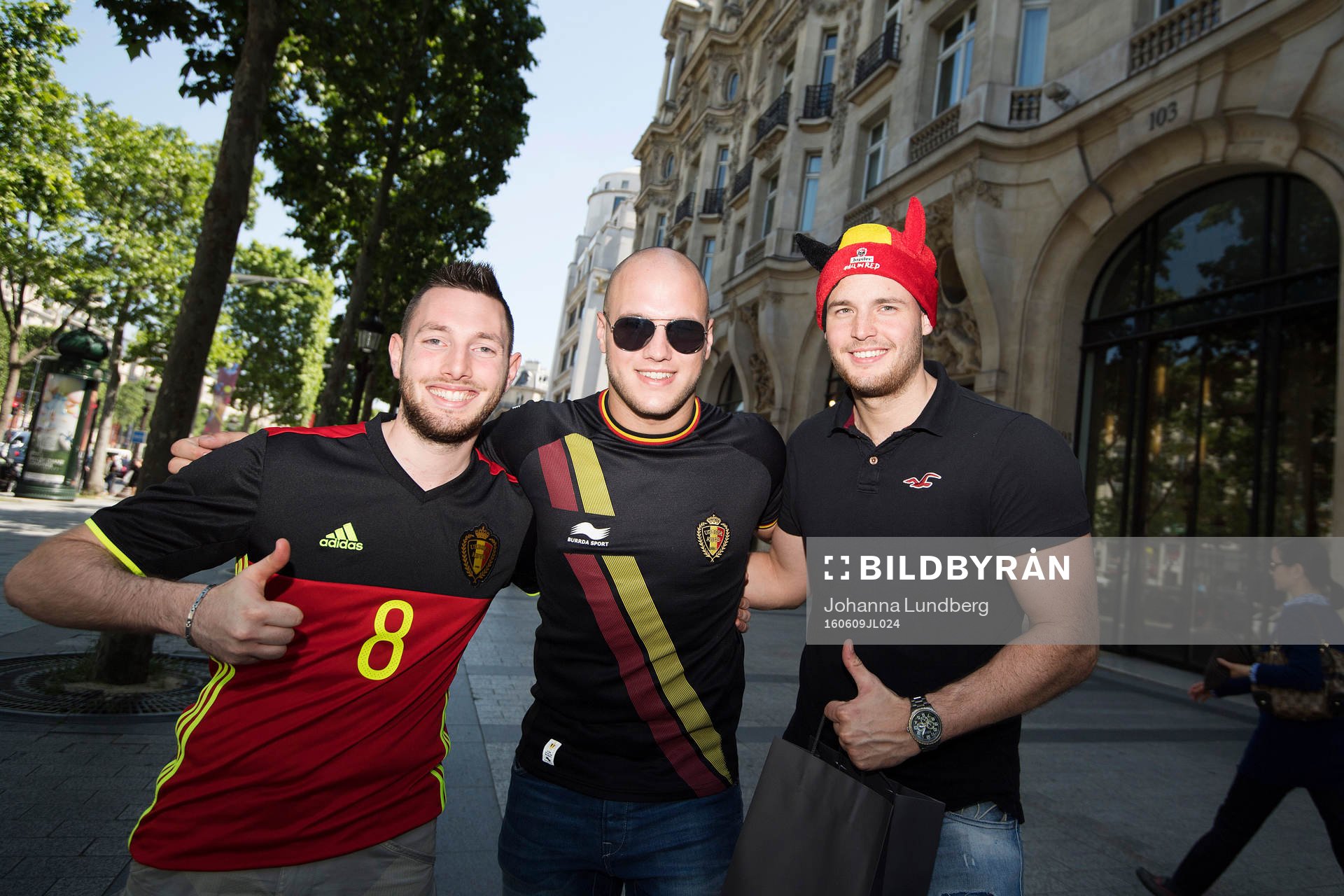 Supportrar från Belgien med Lionel Schreuer till vänster