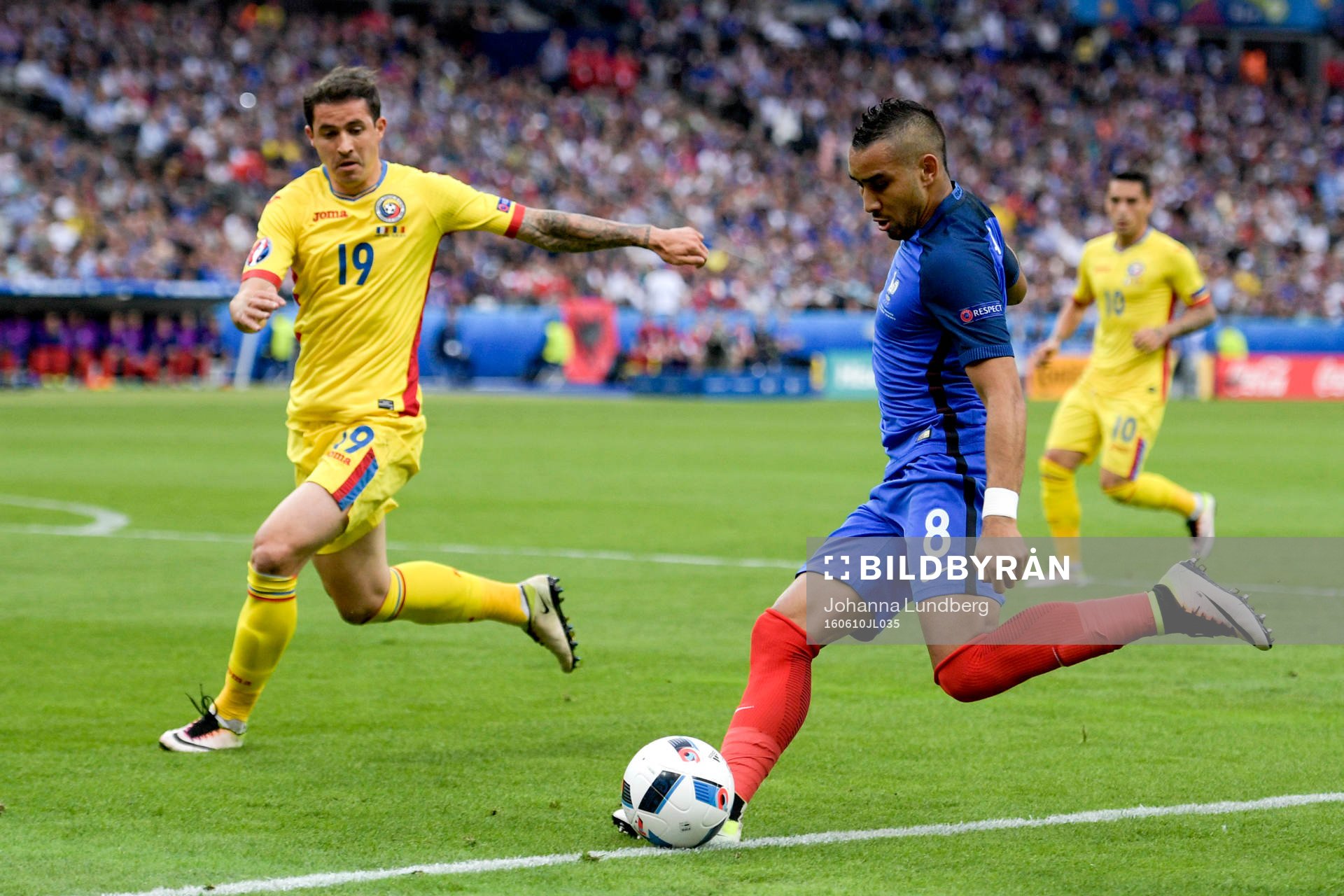Frankrikes Dimitri Payet och Rumäniens Bogdan Stancu