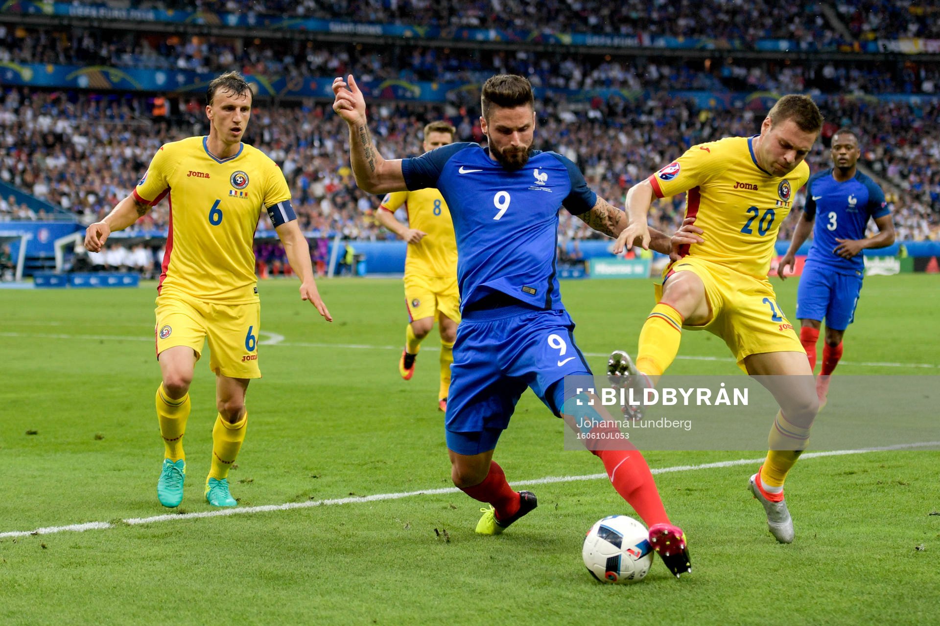 Frankrikes Olivier Giroud och Rumäniens Vlad Chiricheş