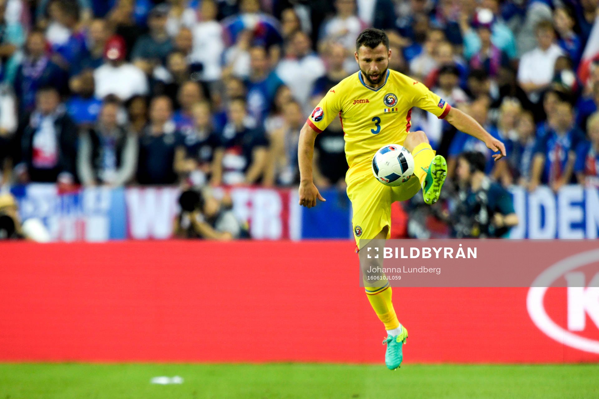 Rumäniens Răzvan Raţ under fotbollsmatchen mellan Frankrike och Rumänien under Fotbolls-EM den 10 juni 2016 i Paris.