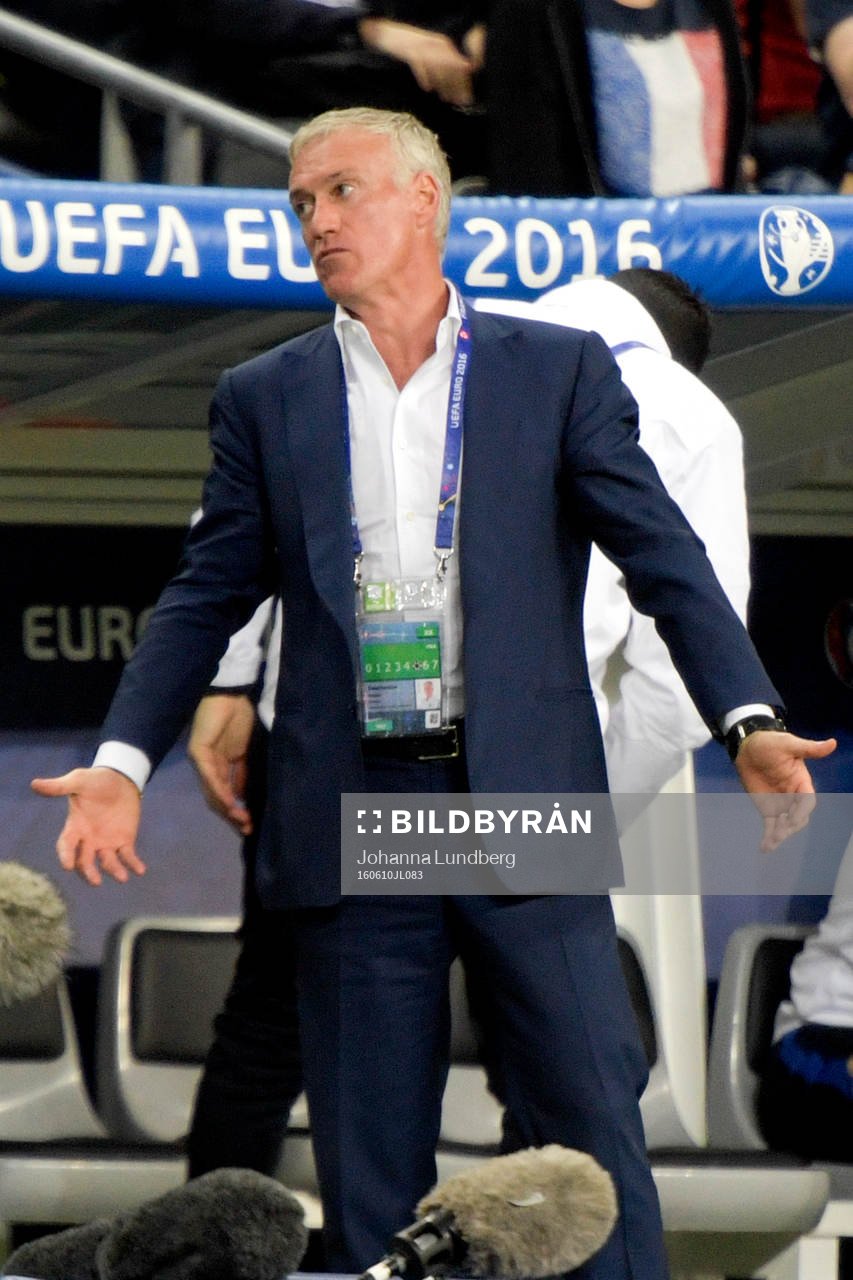 Frankrikes förbundskapten Didier Deschamps är irriterad