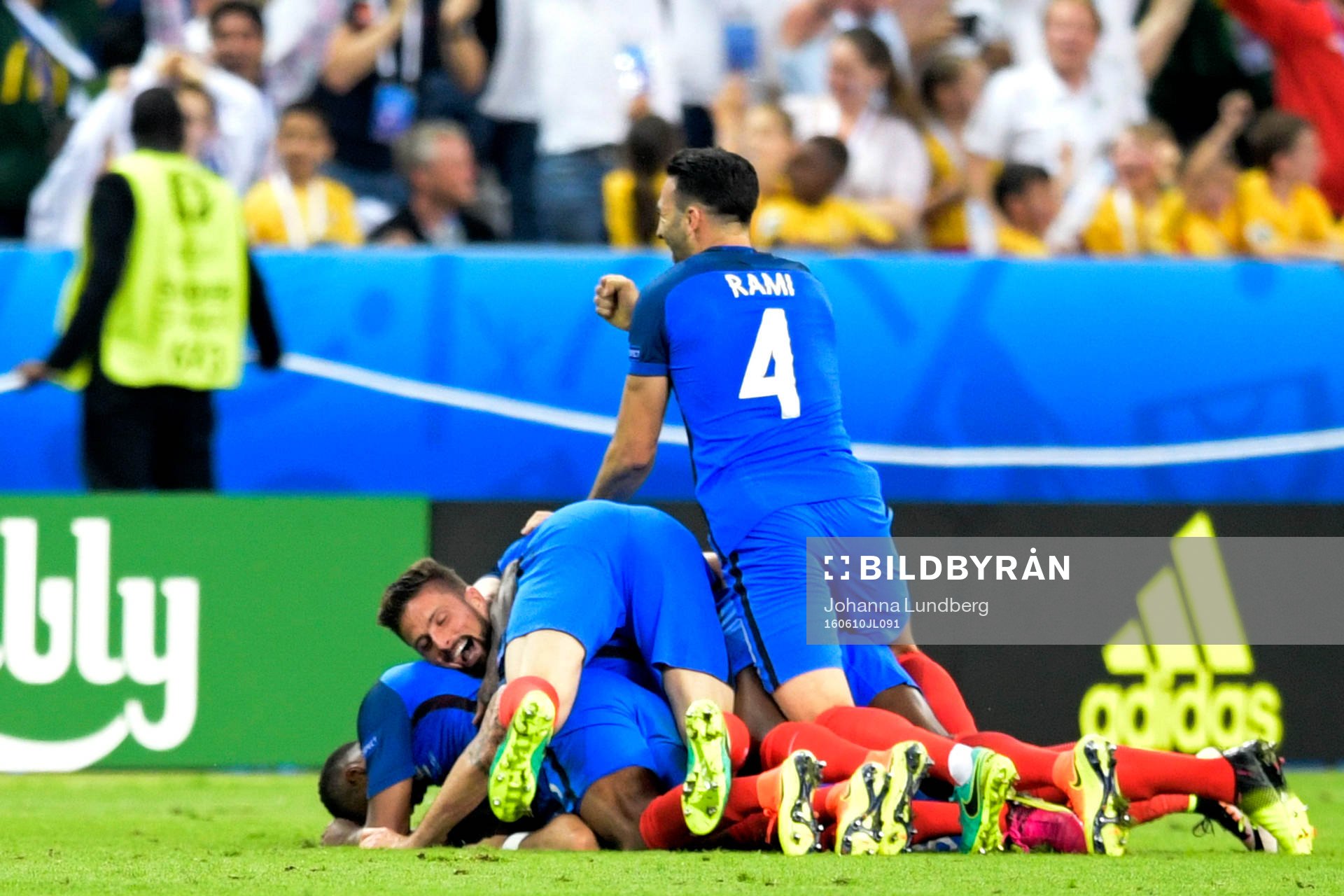 Frankrikes Dimitri Payet jublar