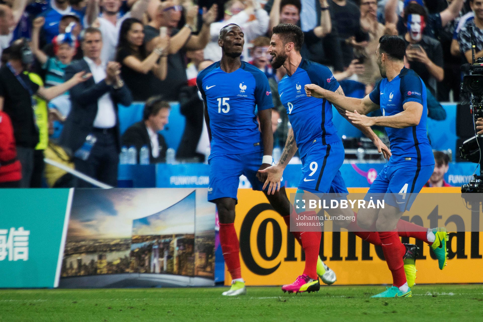 Frankrikes Olivier Giroud (m) jublar med Paul Pogba (tv)