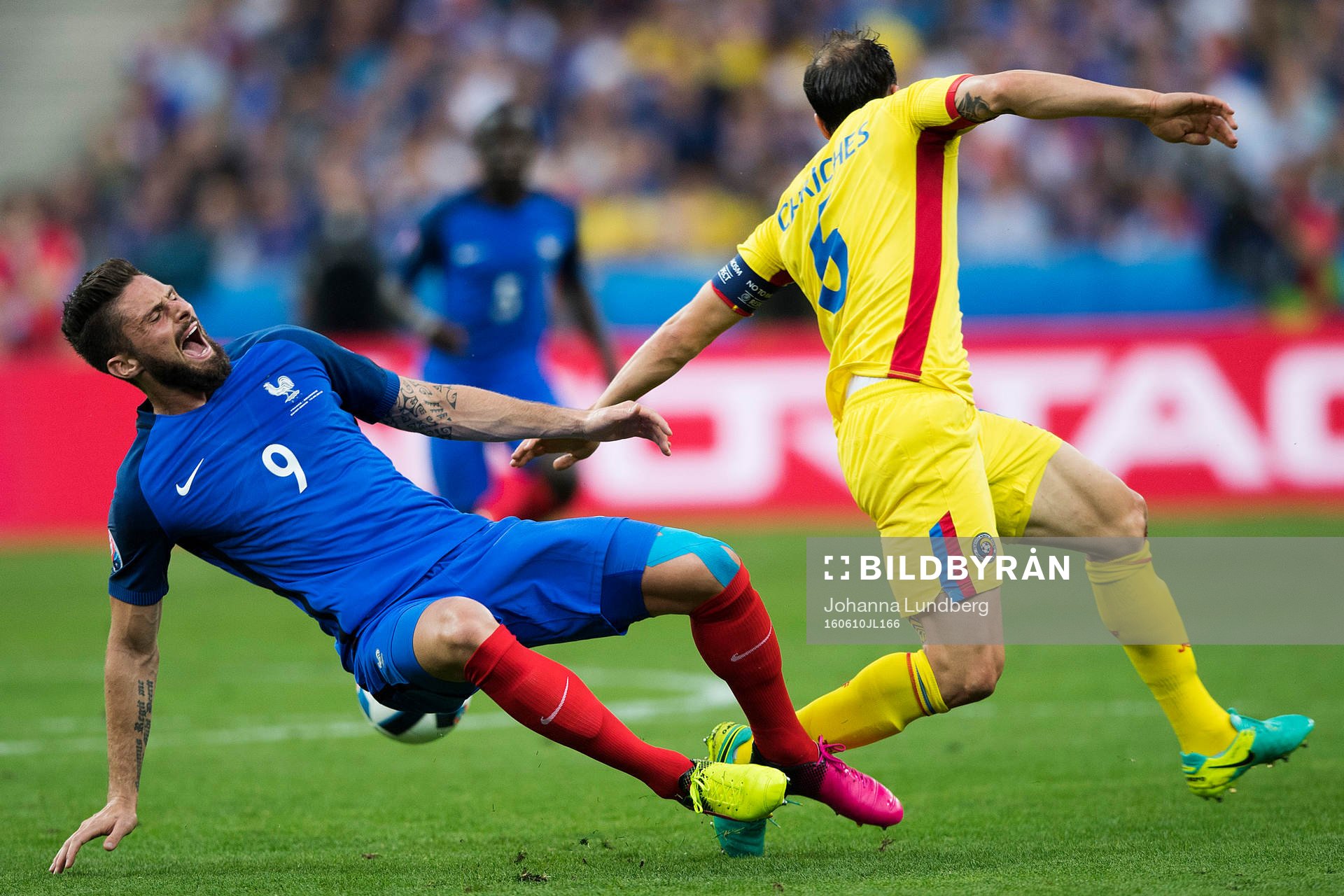 Frankrikes Olivier Giroud och Rumäniens Ovidiu Hoban