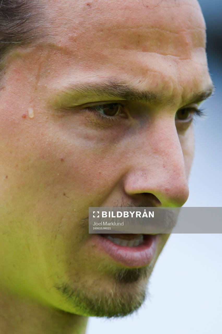 Sveriges Zlatan Ibrahimovic svettas