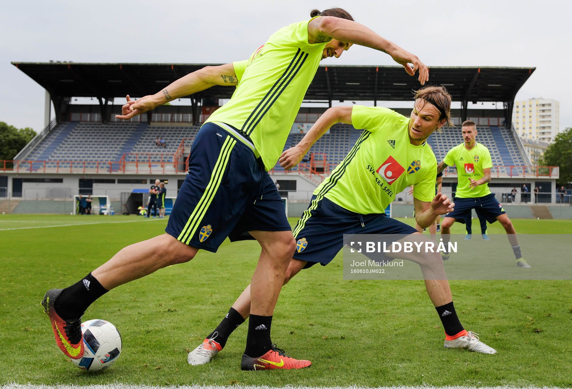 Sveriges Zlatan Ibrahimovic och Albin Ekdal