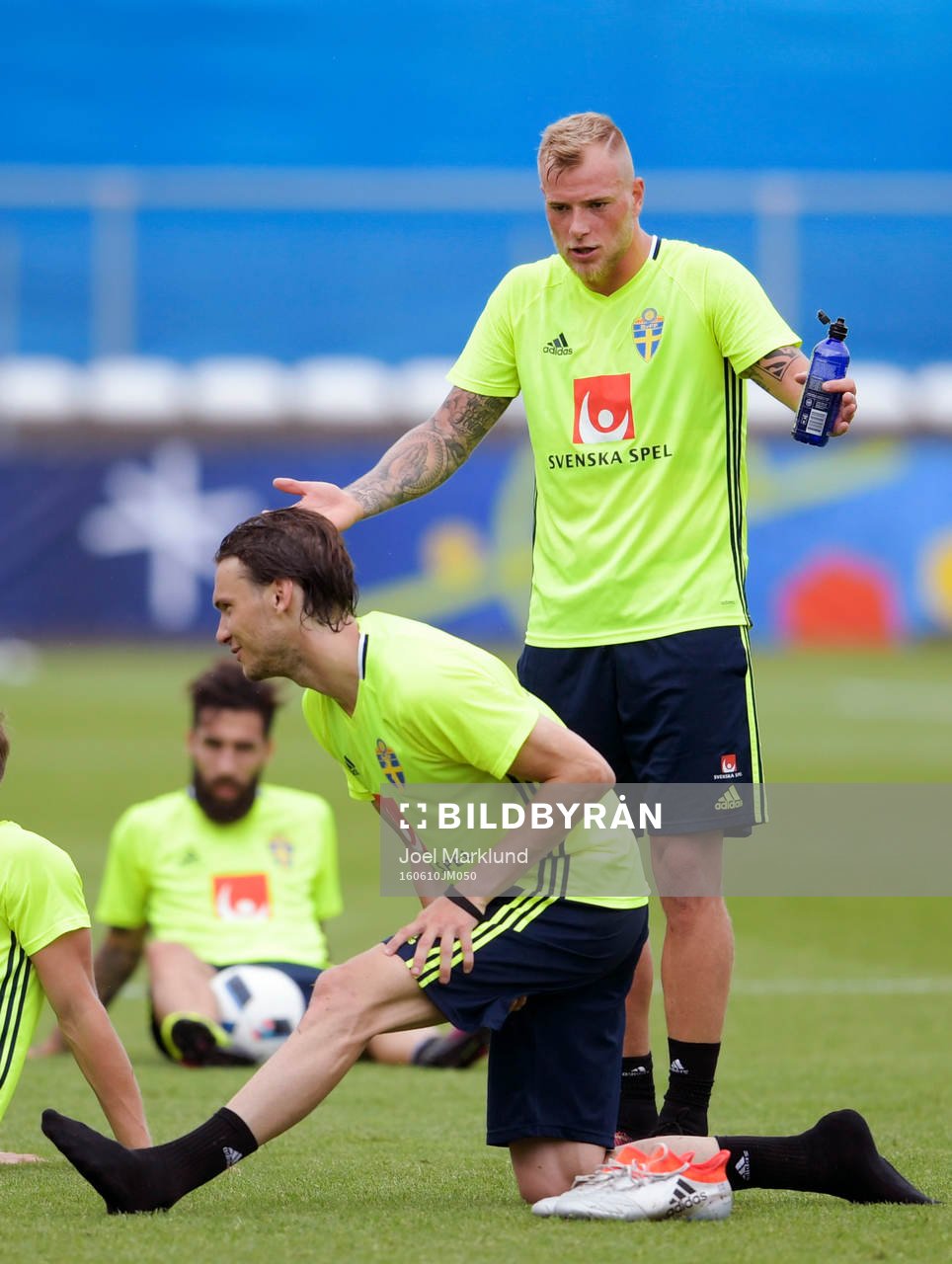 Sveriges John Guidetti och Albin Ekdal diskuterar