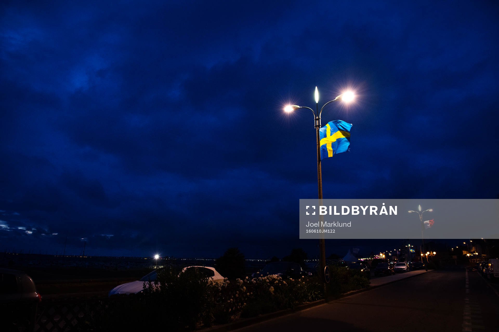Sveriges flagga vajar under fotbolls-EM den 10 juni 2016 i Pornichet.