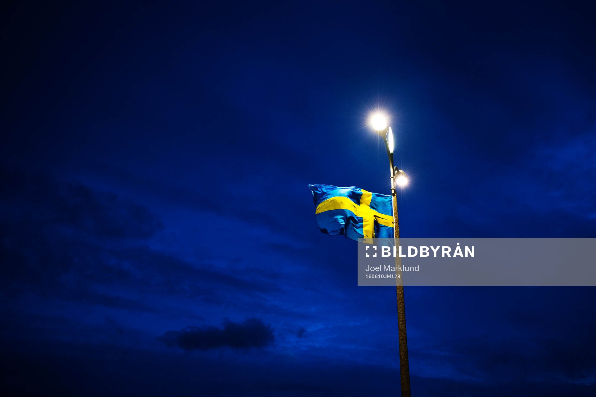 Sveriges flagga vajar