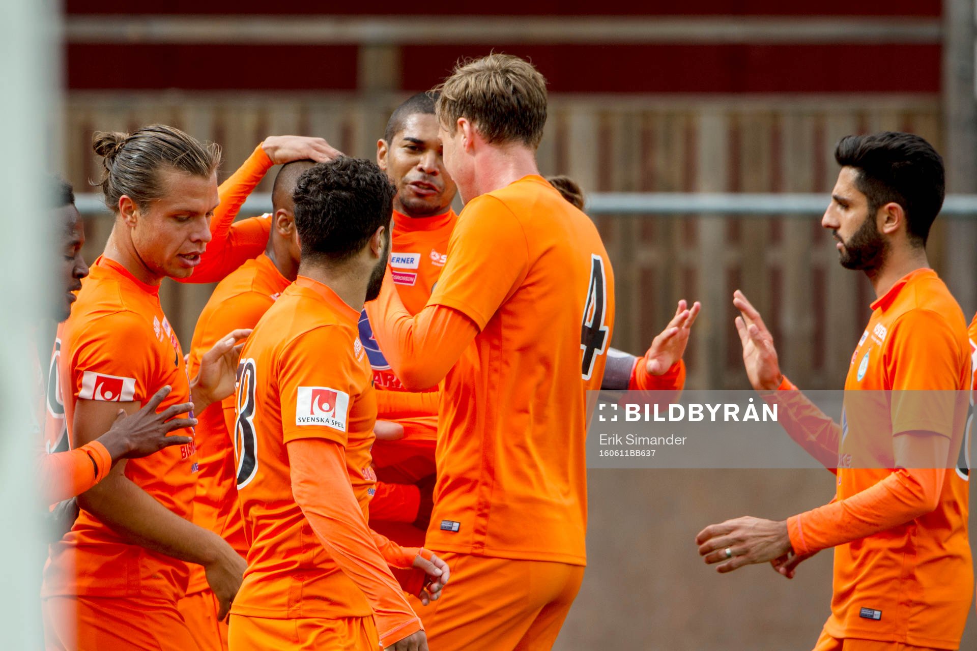 Athletics Tristan Bowen jublar med lagkamraterna efter 1-0 under fotbollsmatchen i Superettan mellan AFC United och Örgryte den 11 juni 2016 i Stockholm.