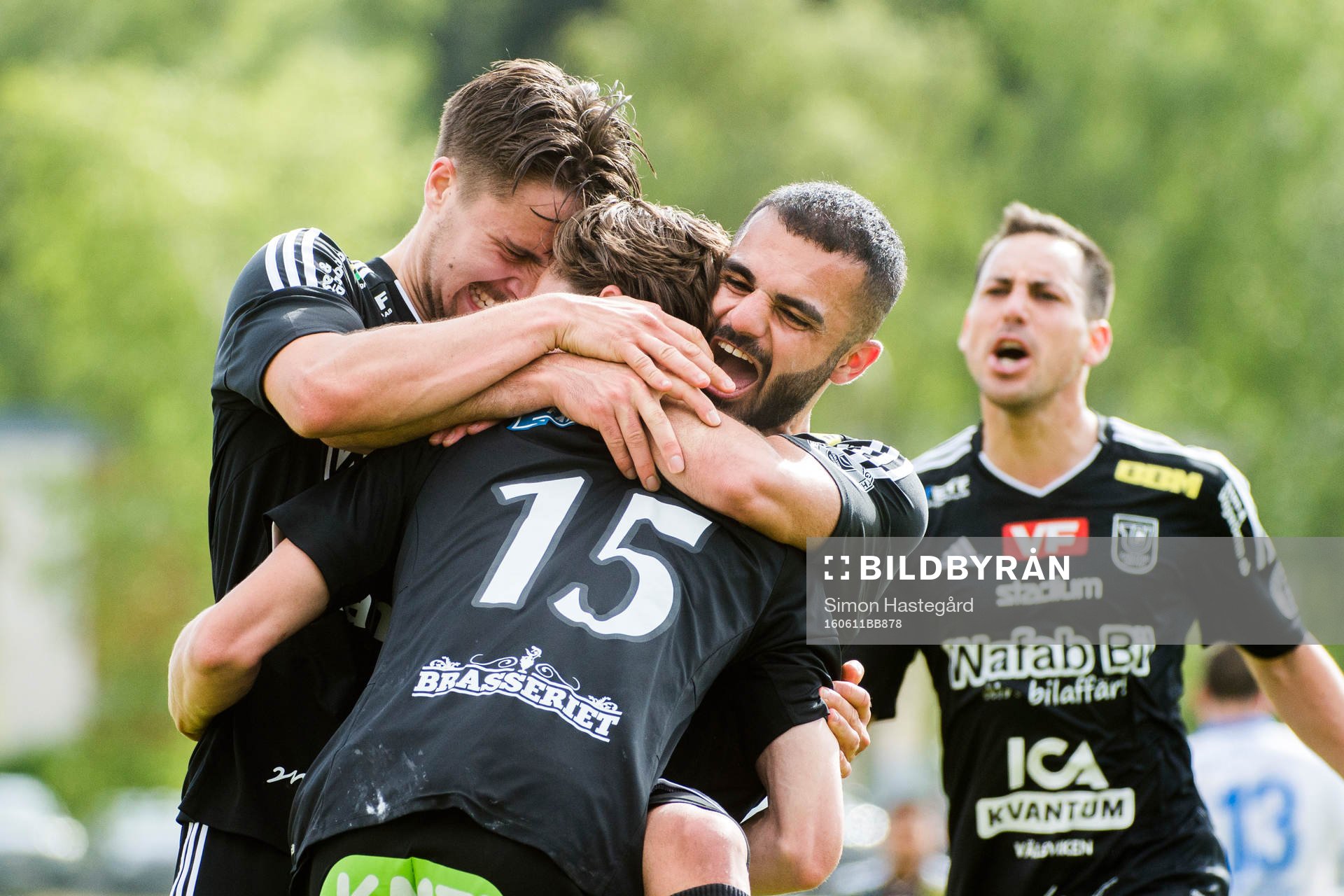 Carlstads spelare jublar