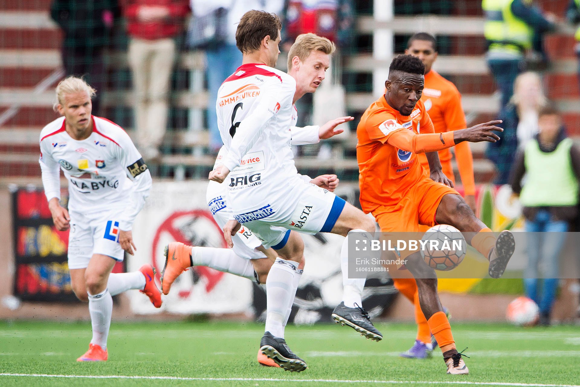 Athletics Mohamed Buya Tugay med ett skott