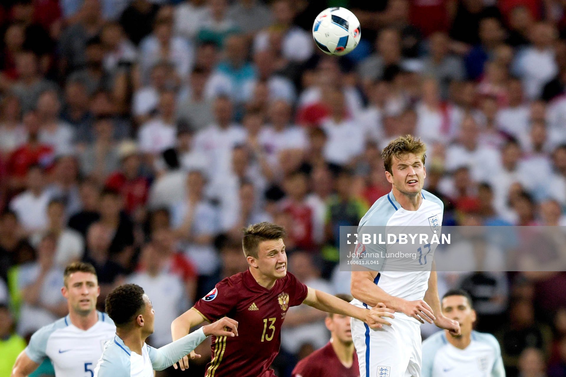 Rysslands Aleksandr Golovin och Englands Eric Dier