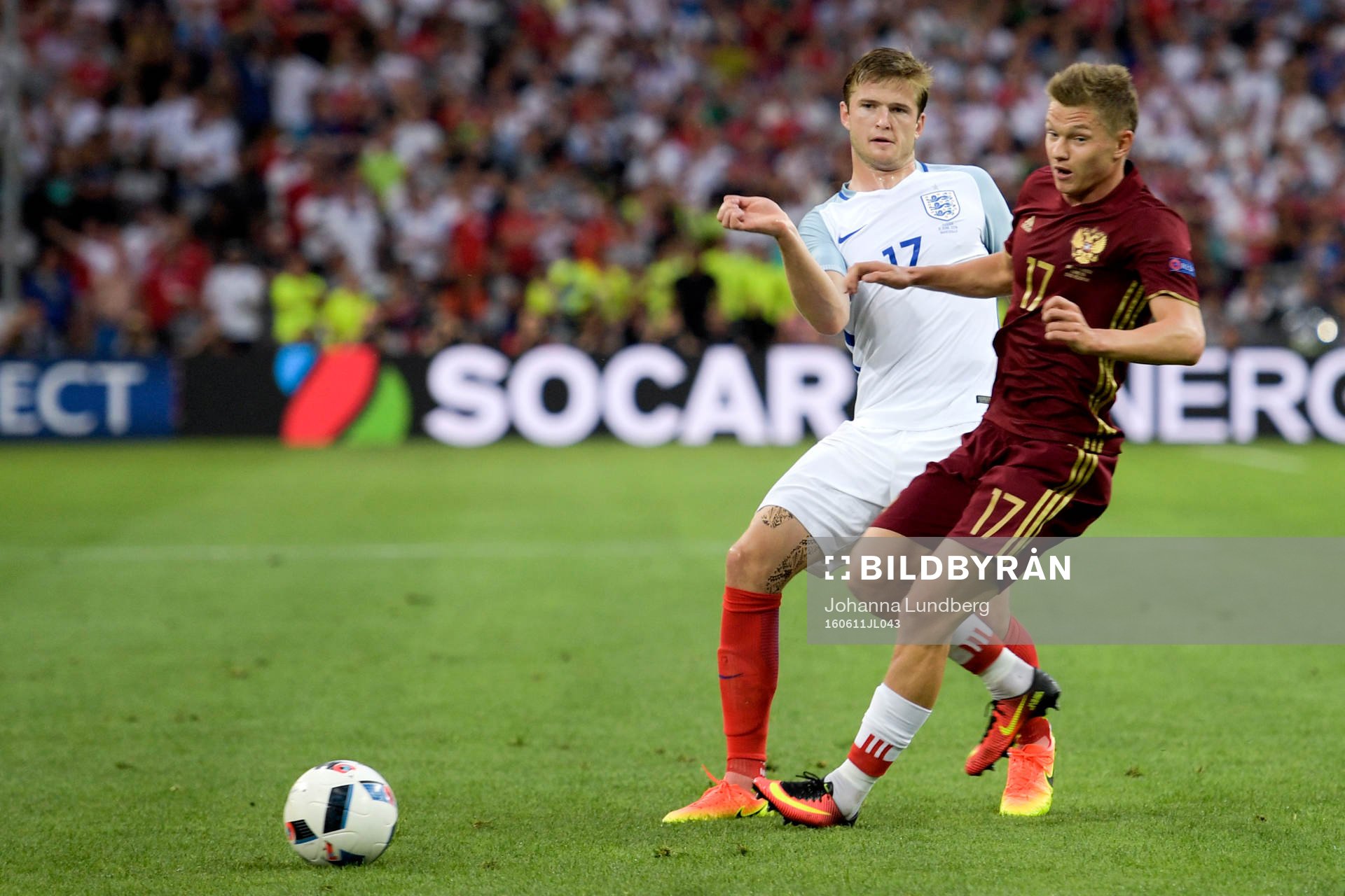 Englands Eric Dier och Rysslands Oleg Shatov under fotbollsmatchen mellan England och Ryssland under Fotbolls-EM den 11 juni 2016 i Marseille.