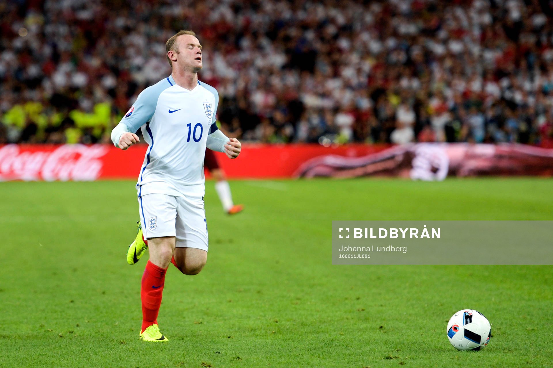 Englands Wayne Rooney deppar