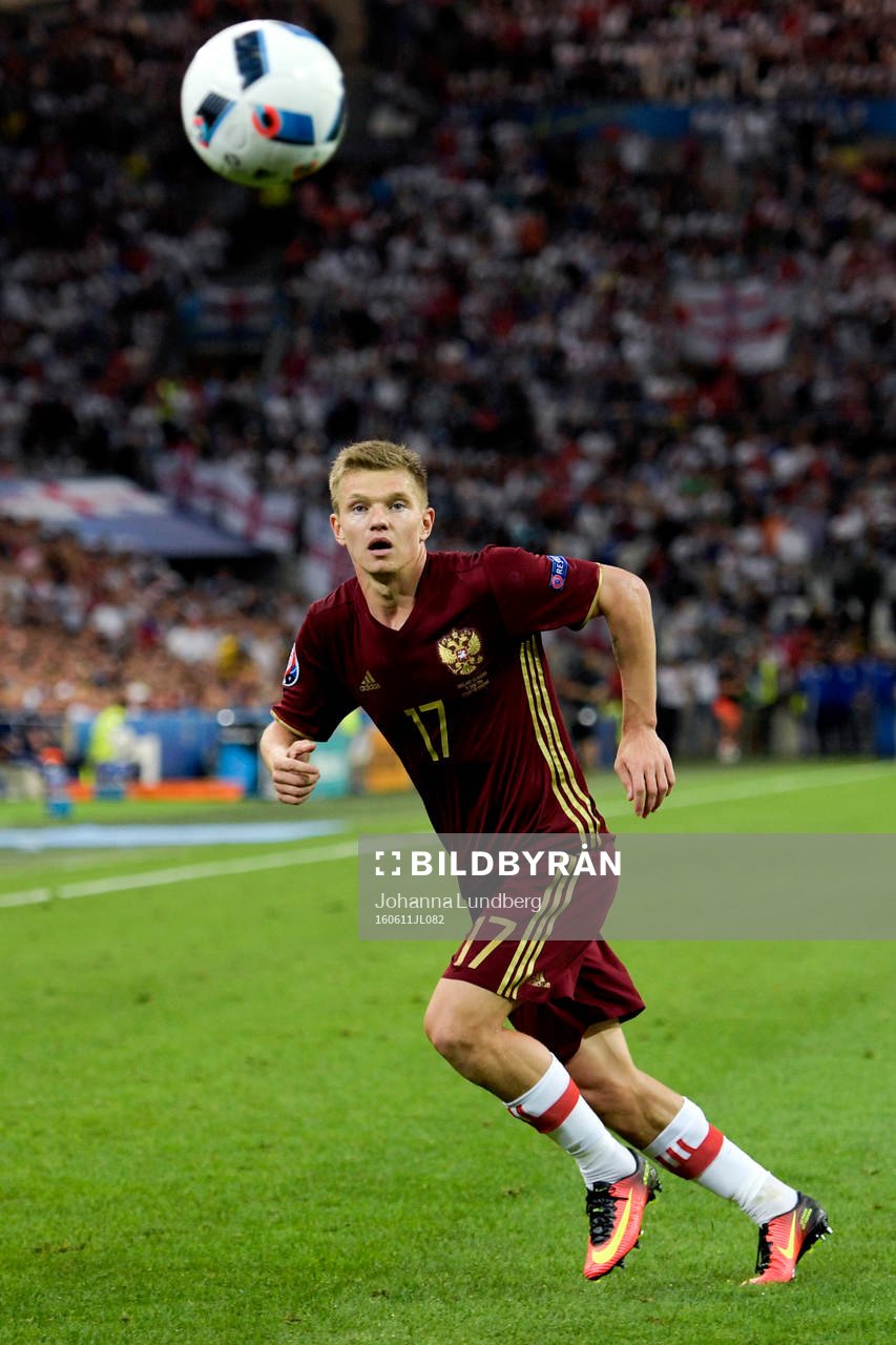 Rysslands Oleg Shatov under fotbollsmatchen mellan England och Ryssland under Fotbolls-EM den 11 juni 2016 i Marseille.