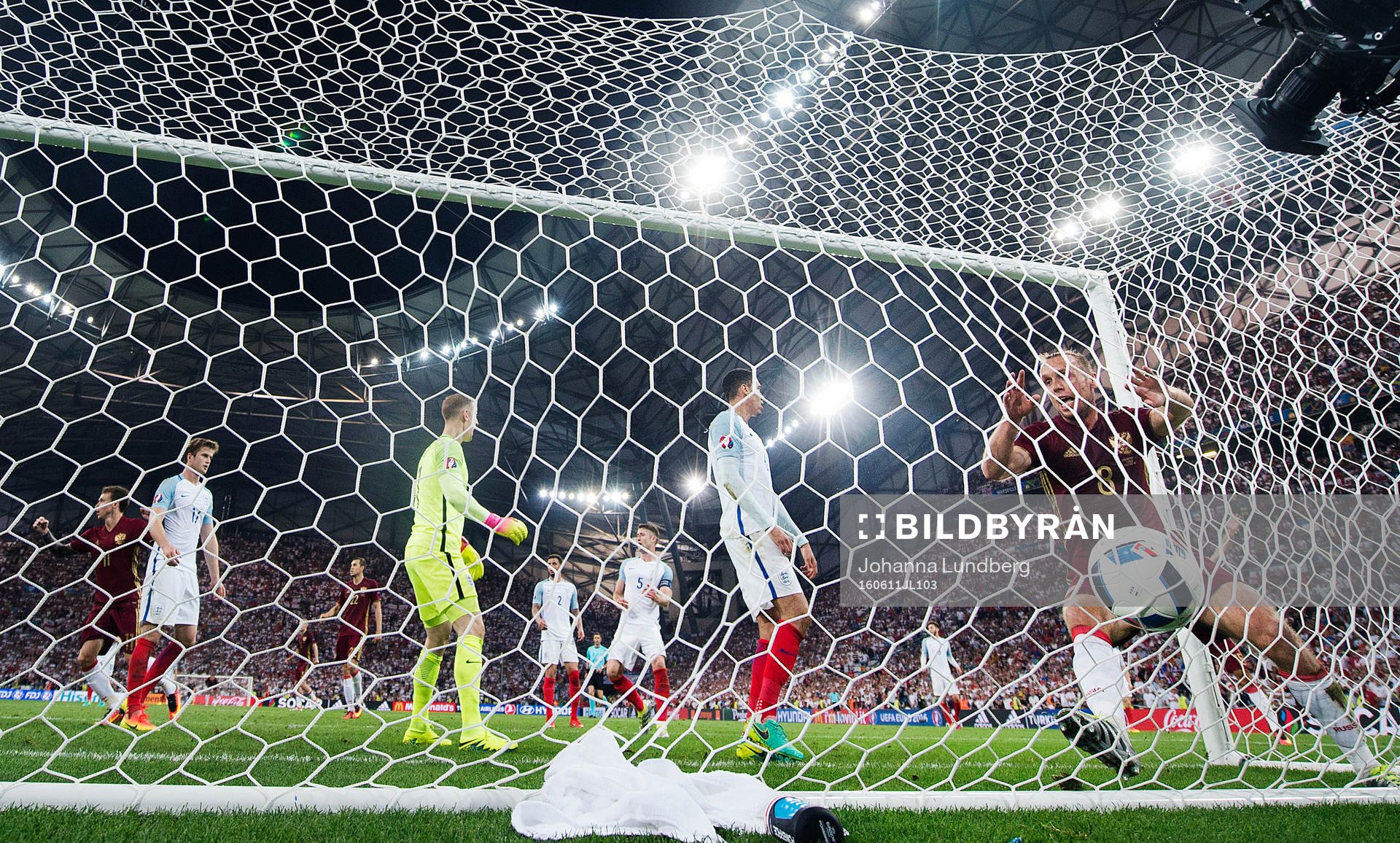Rysslands Denis Glushakov jublar efter att han har gjort 1-1 under fotbollsmatchen mellan England och Ryssland under Fotbolls-EM den 11 juni 2016 i Marseille.