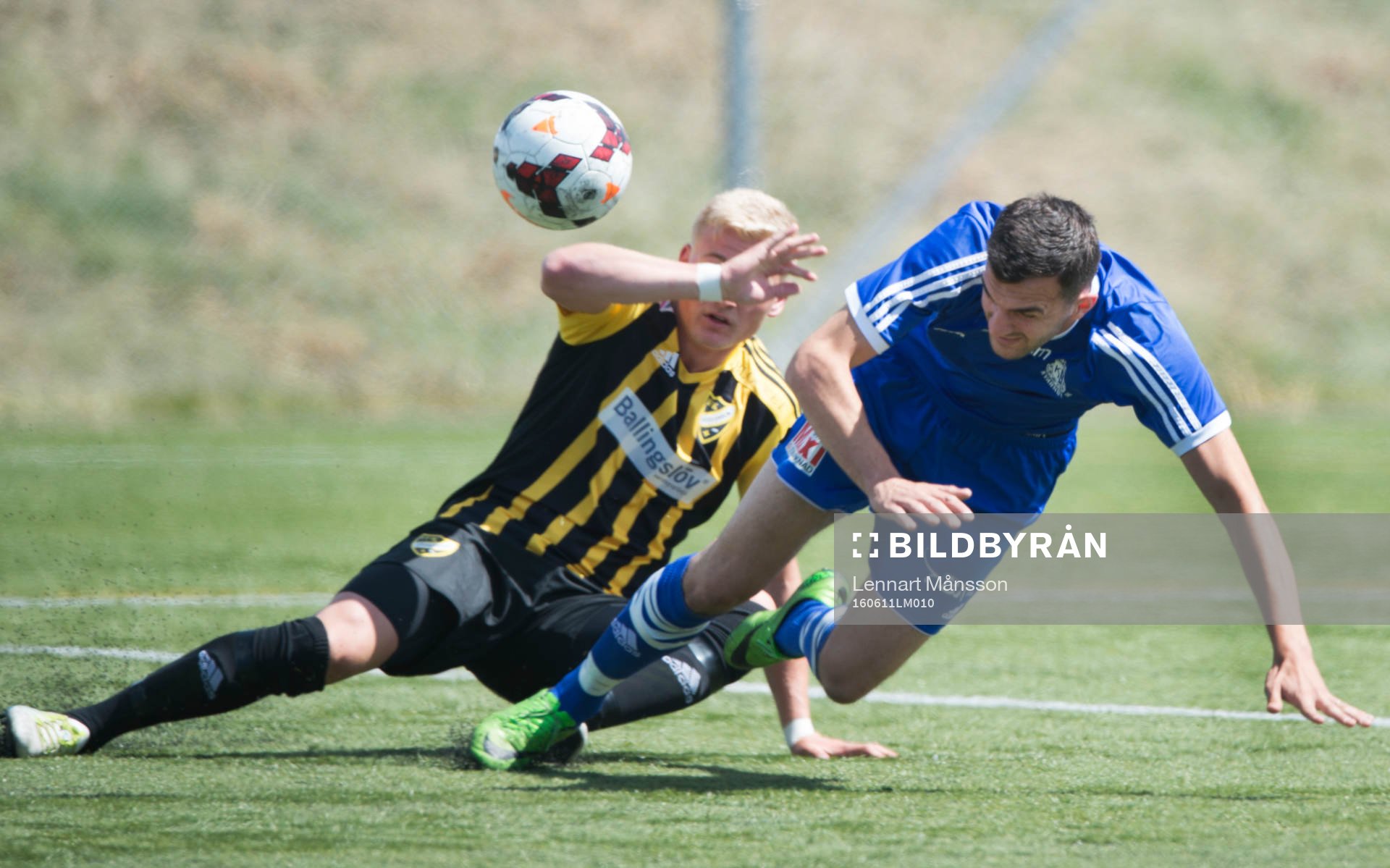 IFK Hässleholms Linus Svensson i matchen i division 2
