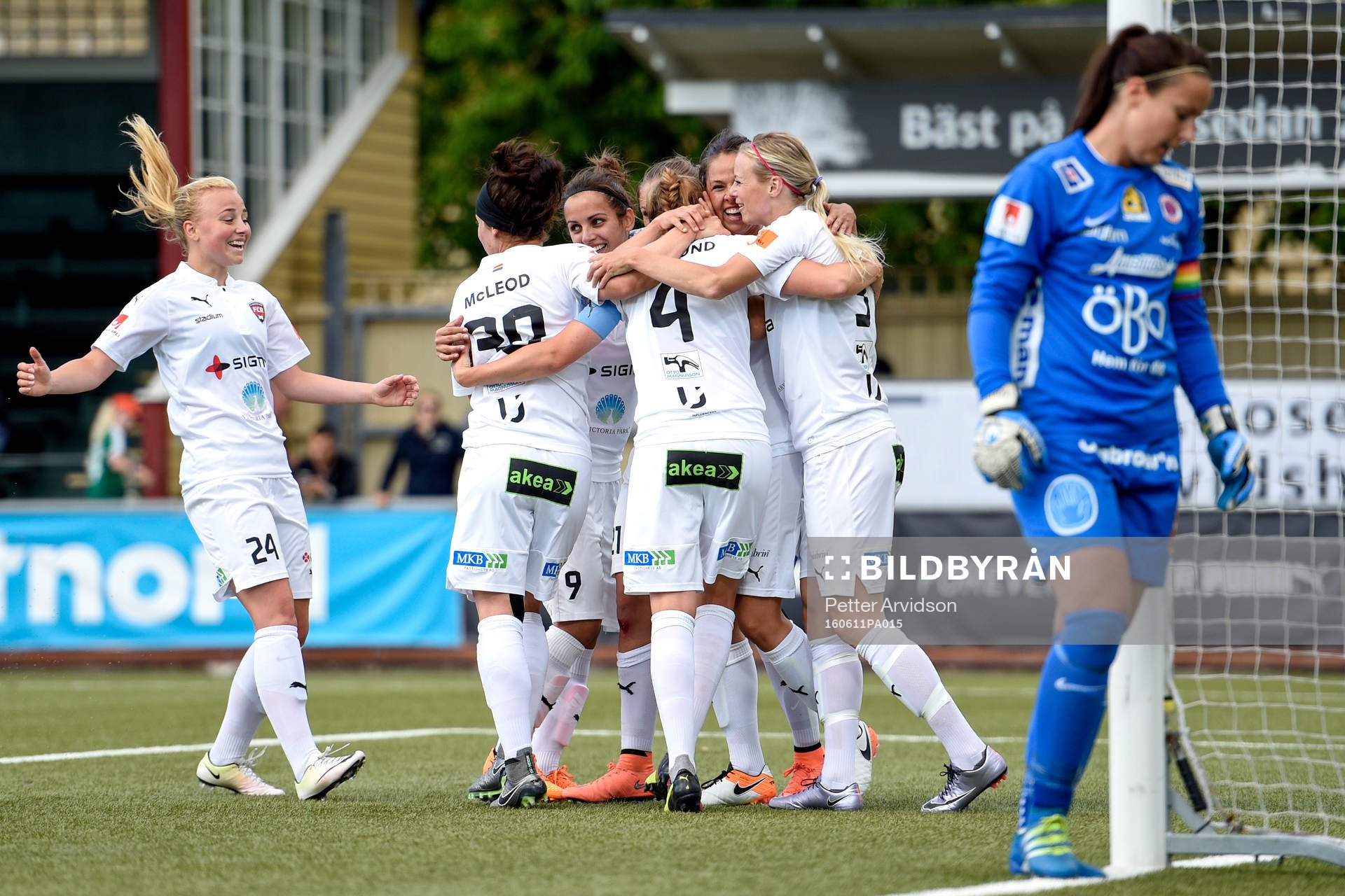 Rosengårds Emma Berglund jublar